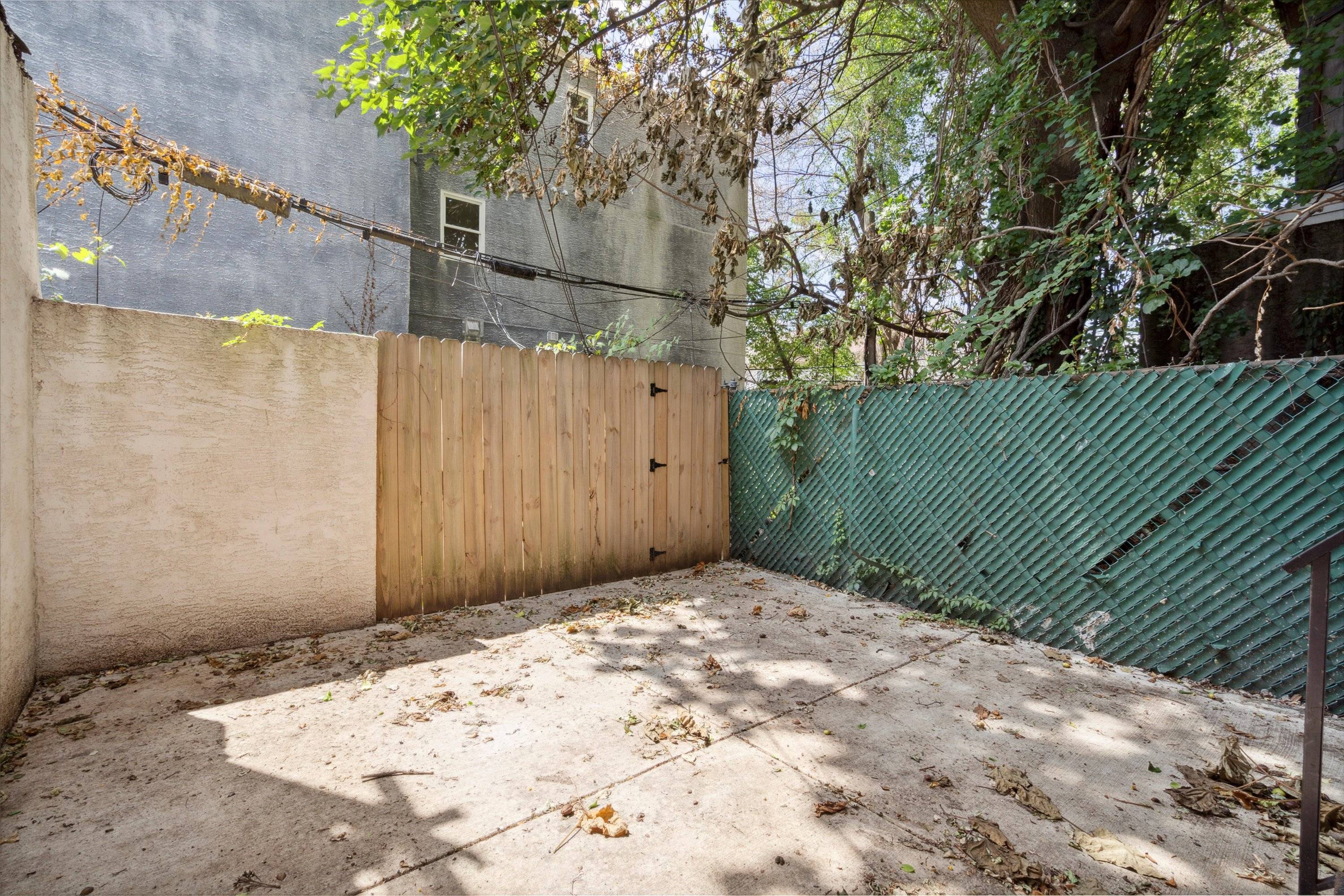 1826 W Montgomery Ave