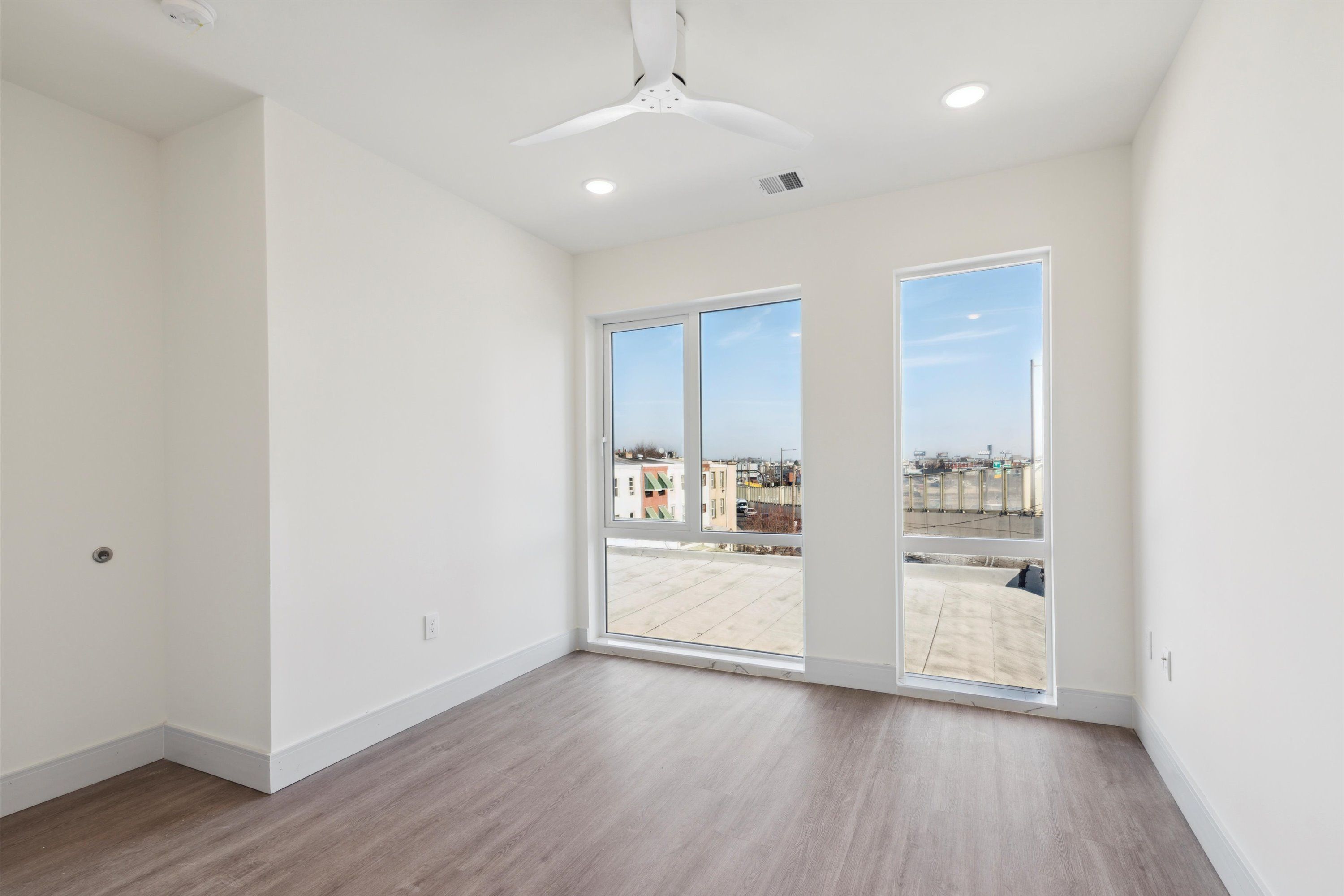 1221 E Fletcher St Unit 212