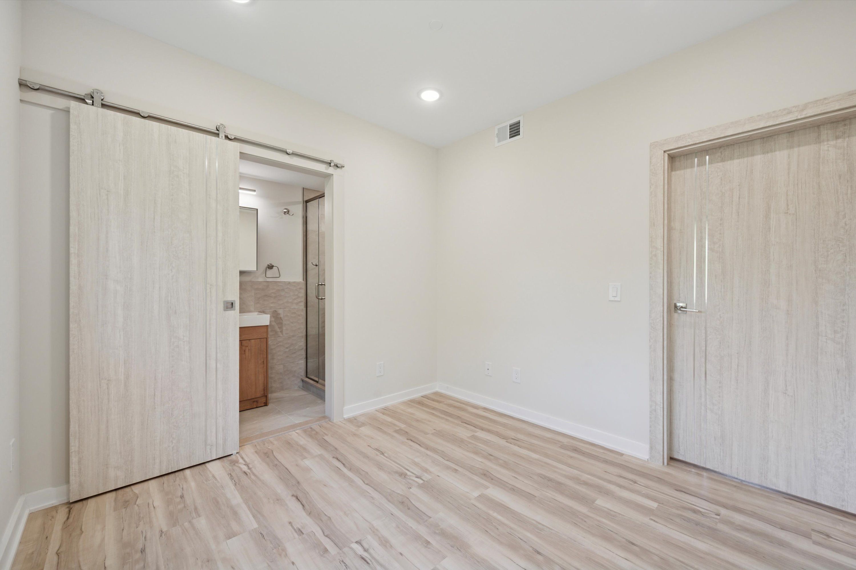 3729 LANCASTER AVE Unit 203