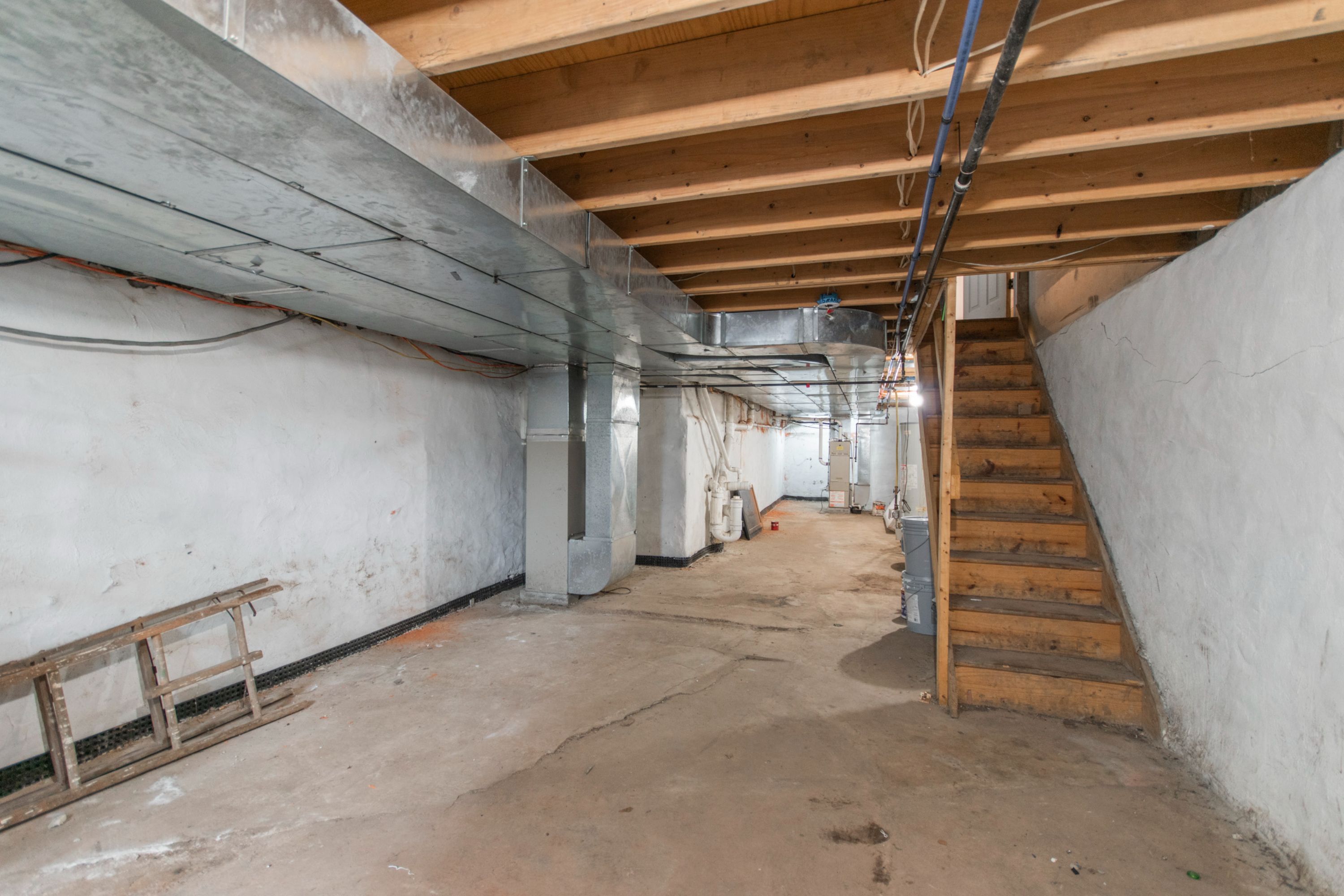 1512 W MONTGOMERY AVE