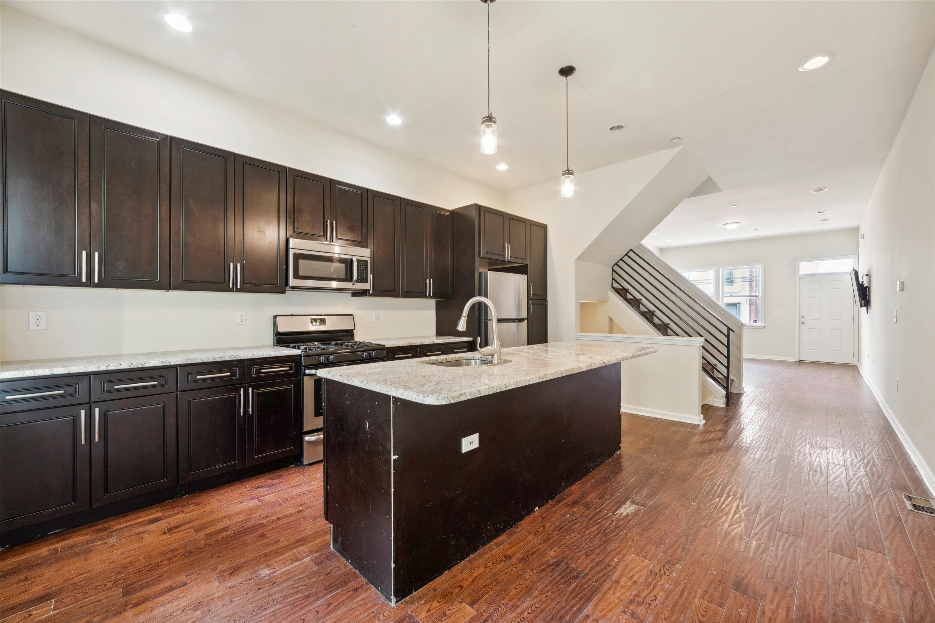 1815 W MONTGOMERY AVE