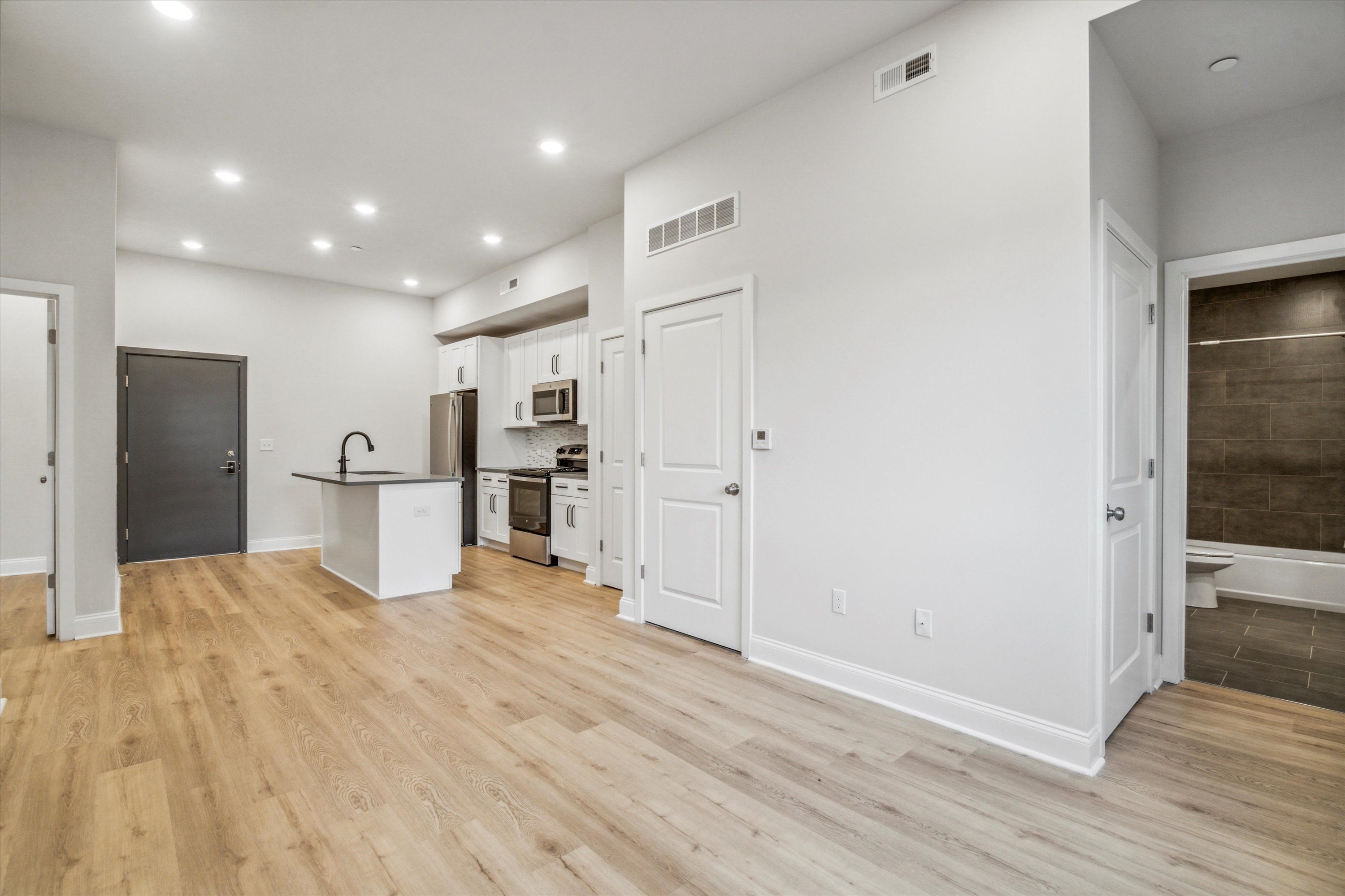 2157 E LEHIGH AVE Unit 401