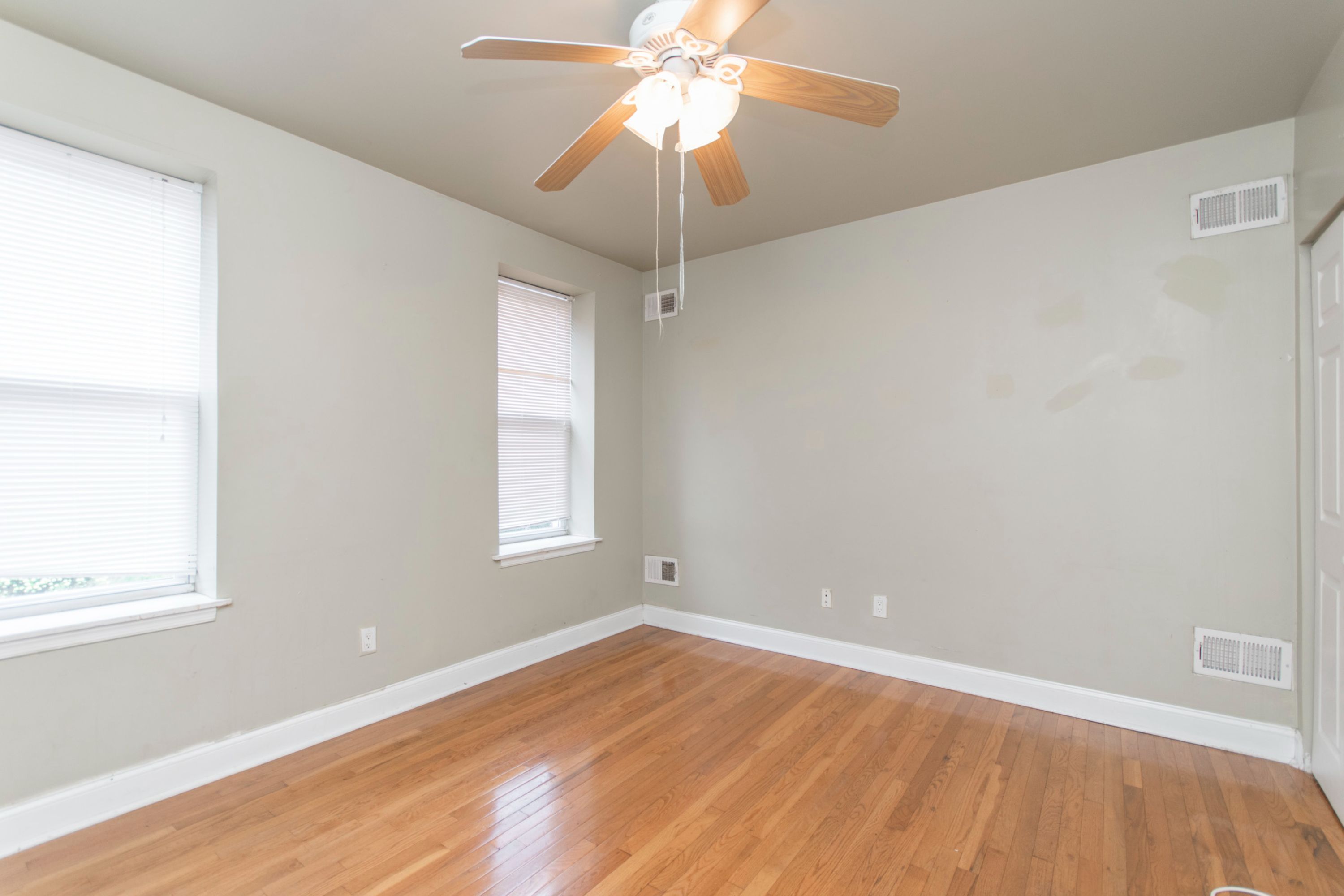 1512 W MONTGOMERY AVE