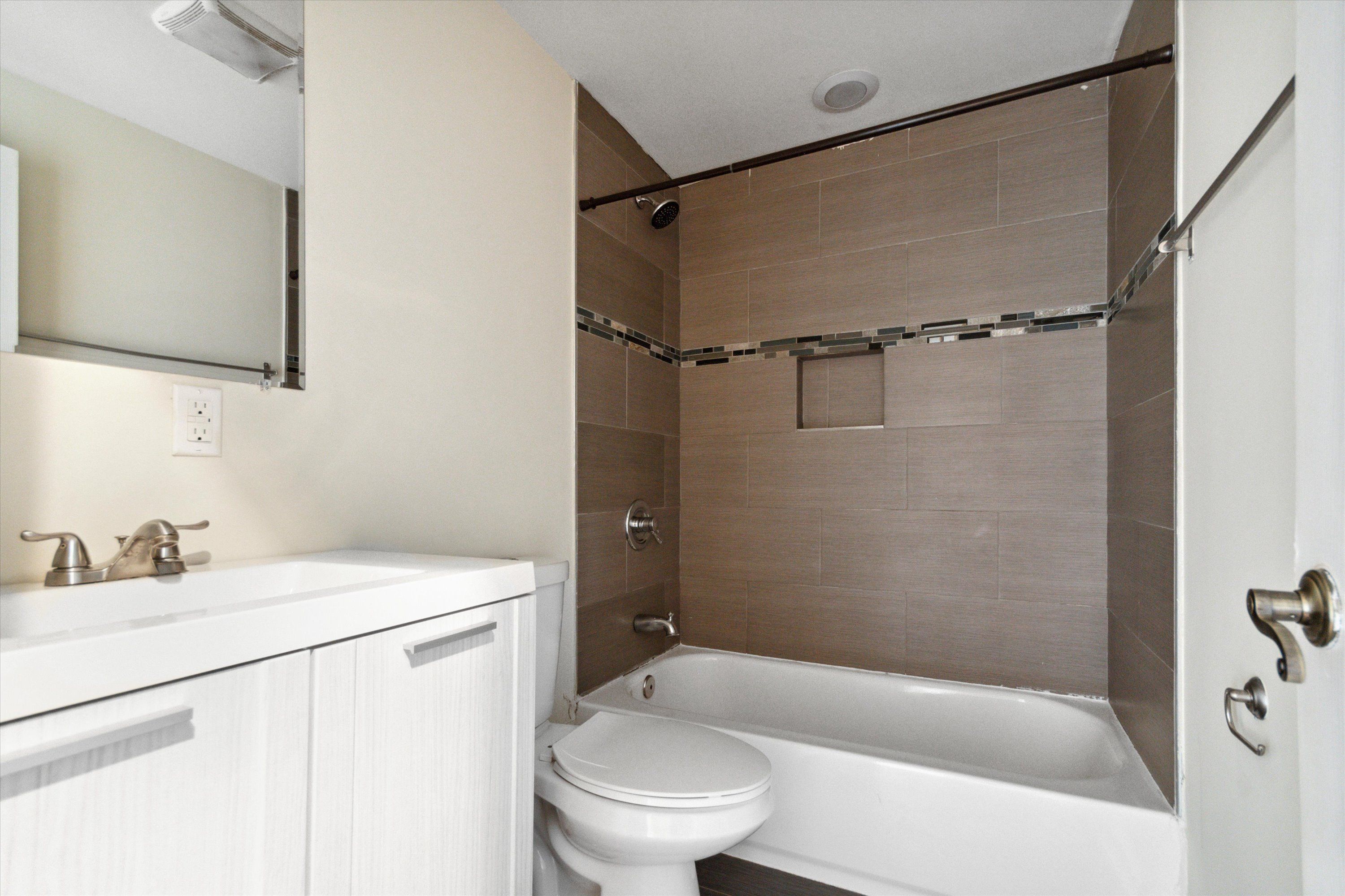1408 WILLINGTON ST Unit B