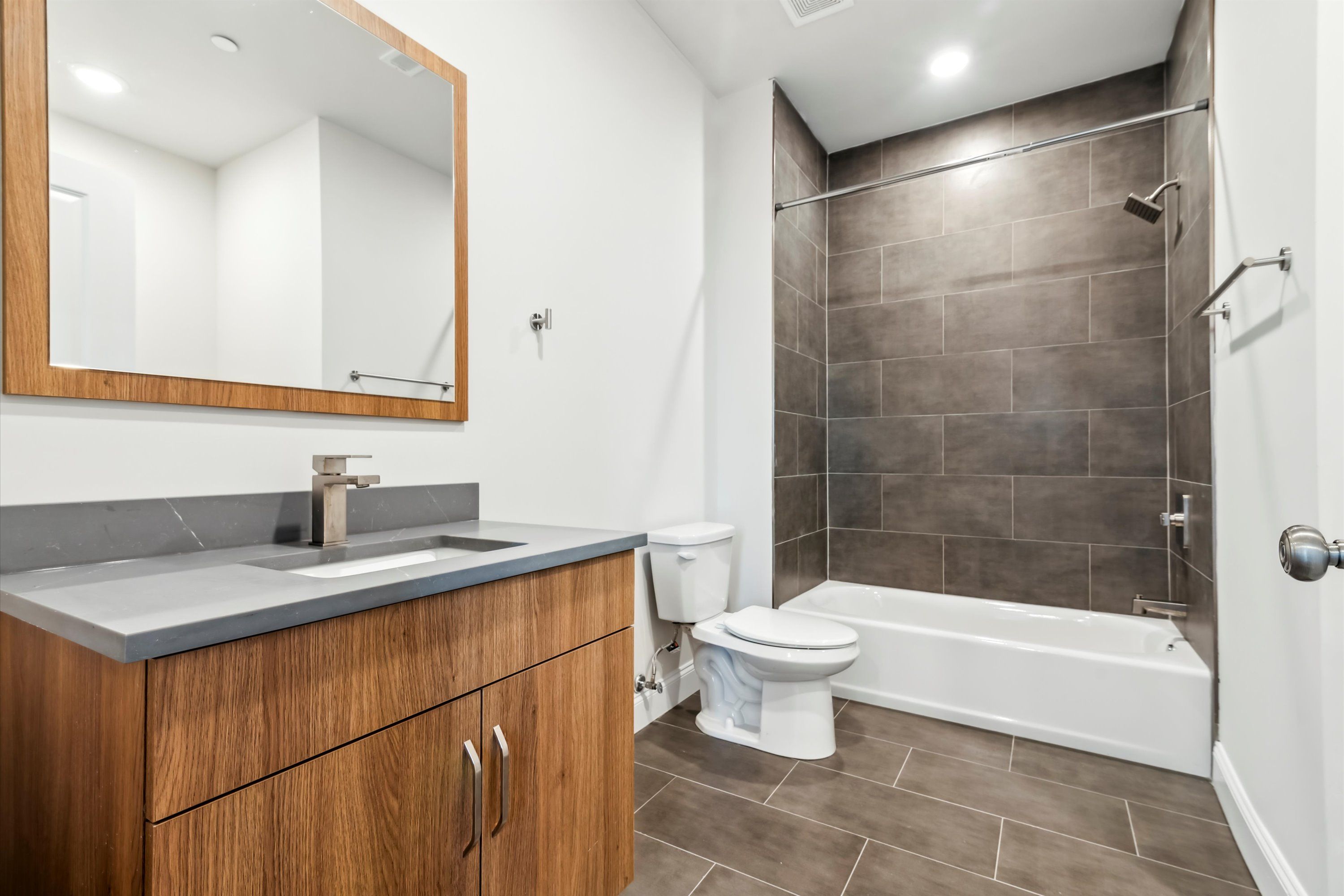 2157 E LEHIGH AVE Unit 601