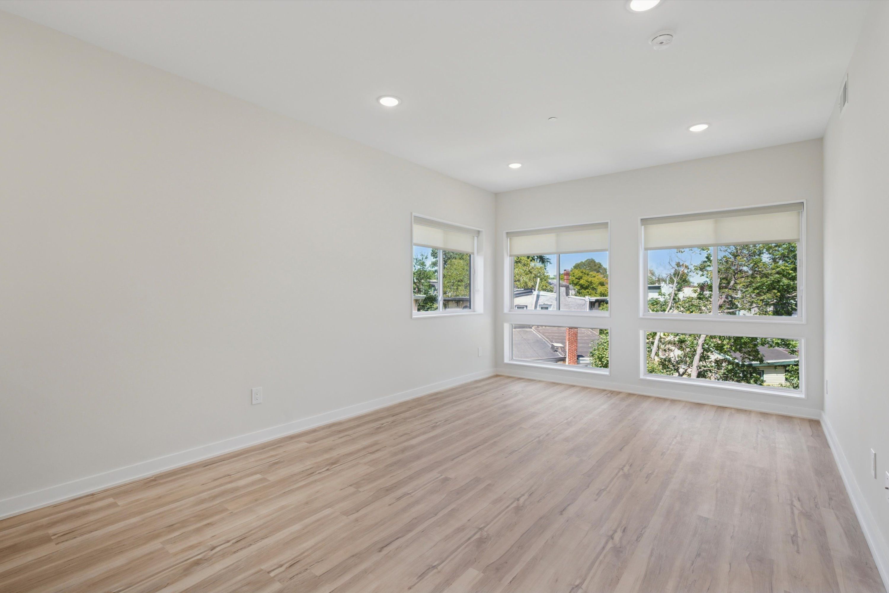 3729 LANCASTER AVE Unit 203