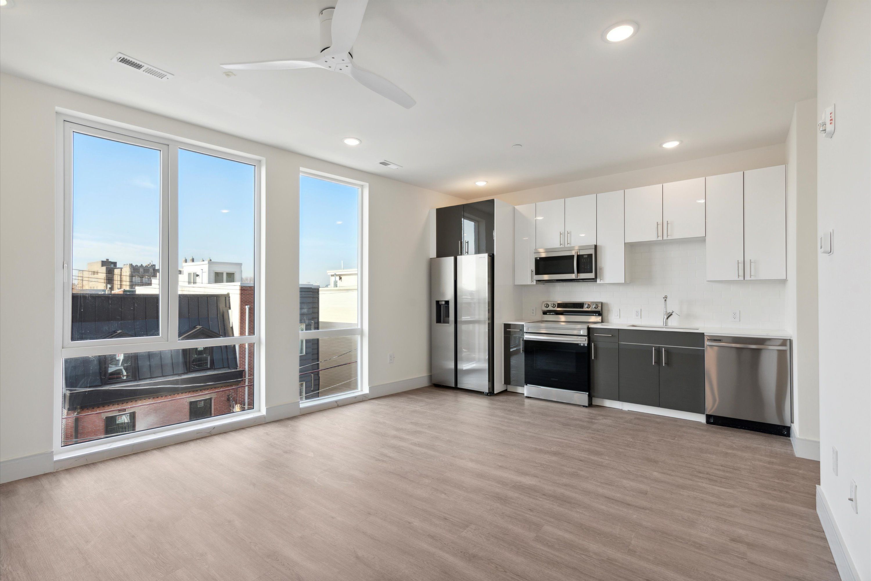 1221 E Fletcher St Unit 202