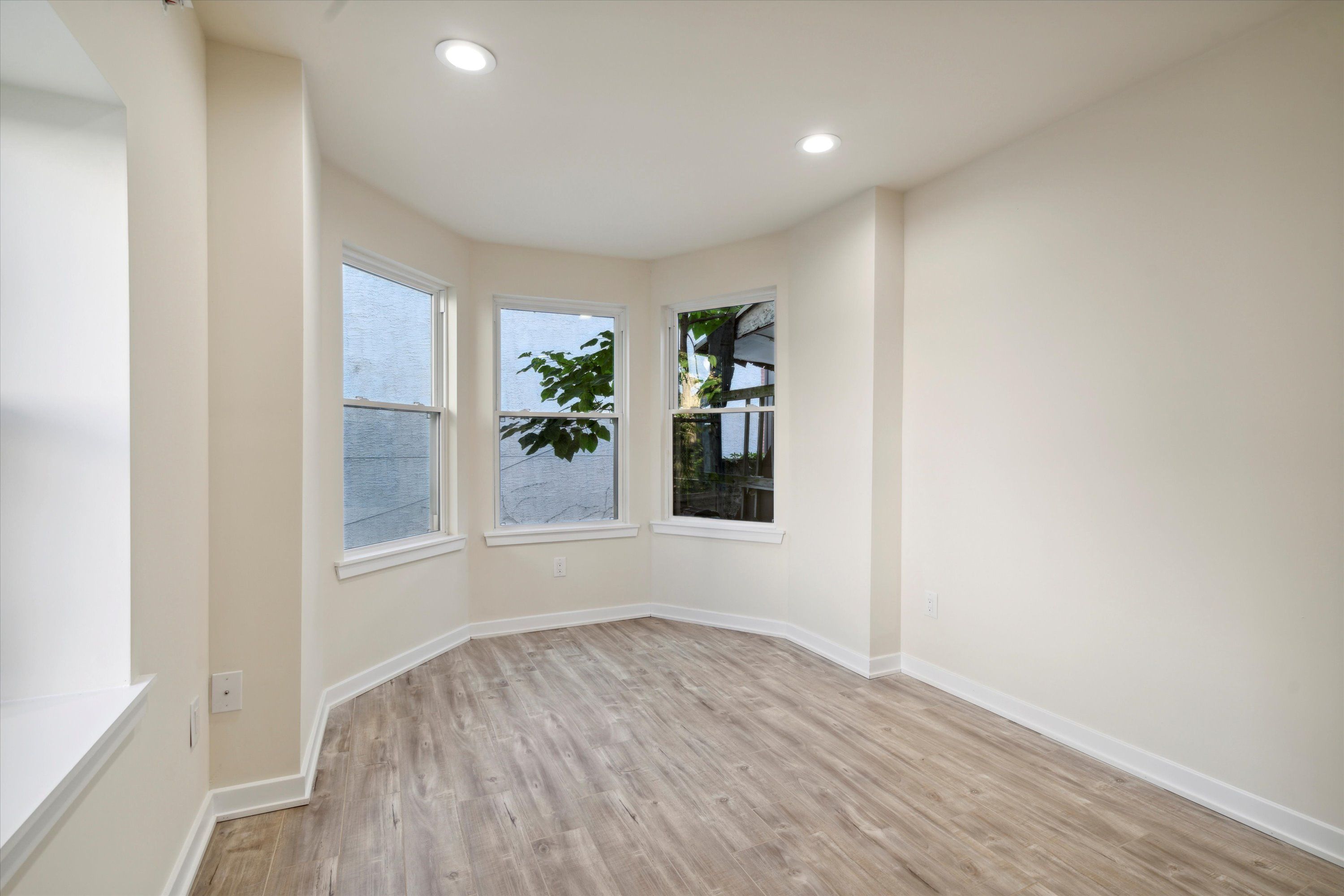 1820 W Montgomery Ave