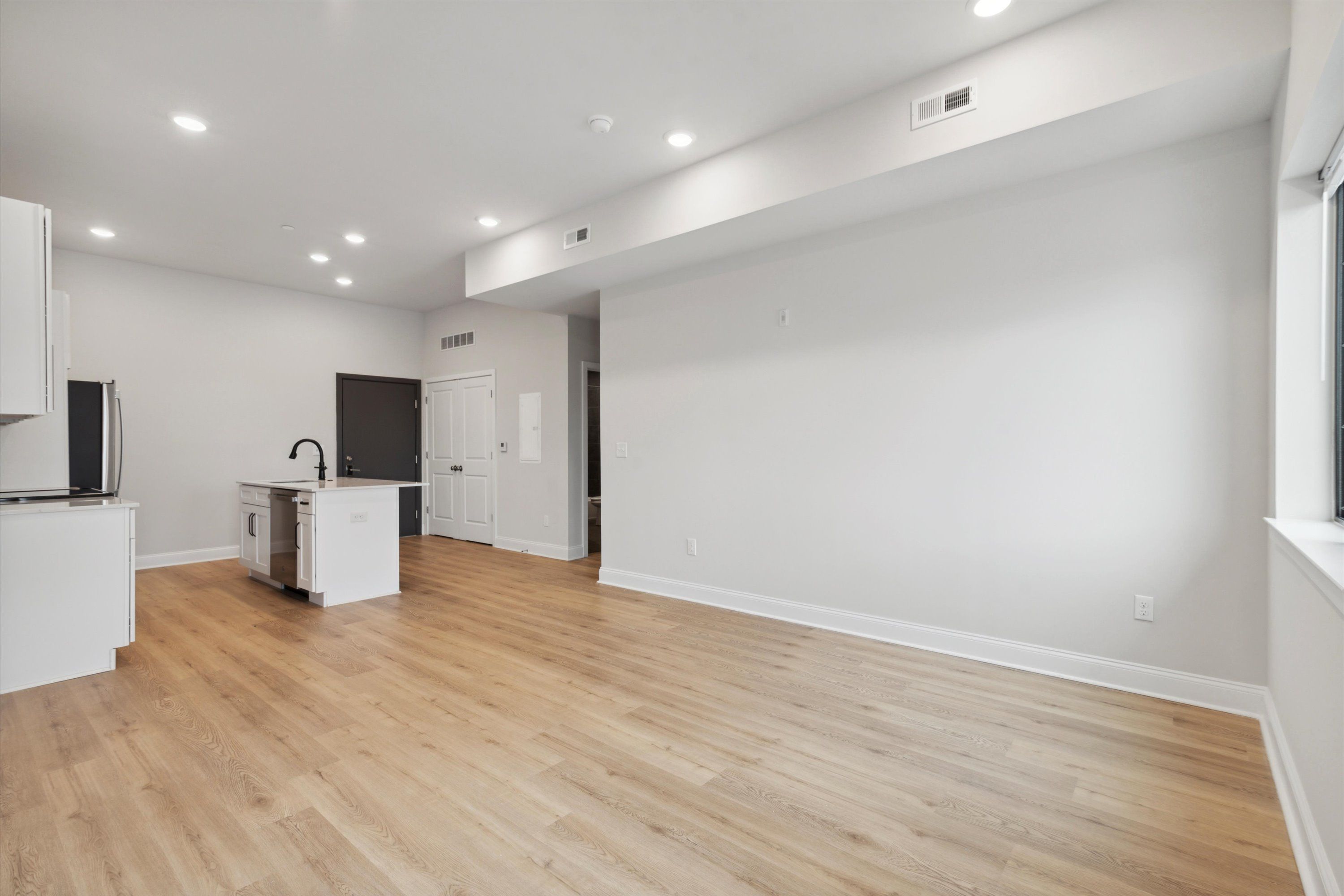 2157 E LEHIGH AVE Unit 406