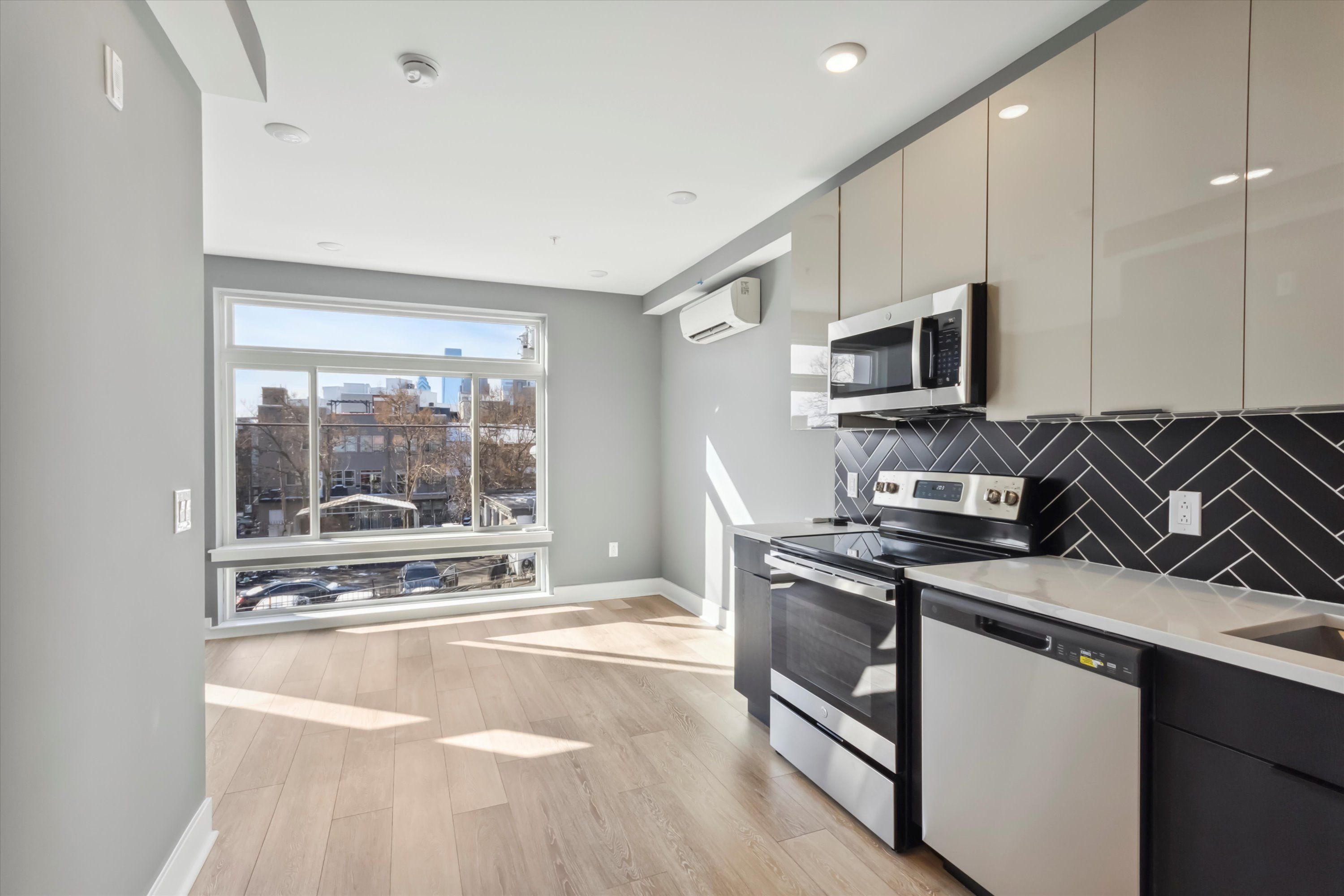 1615 POPLAR ST Unit 4