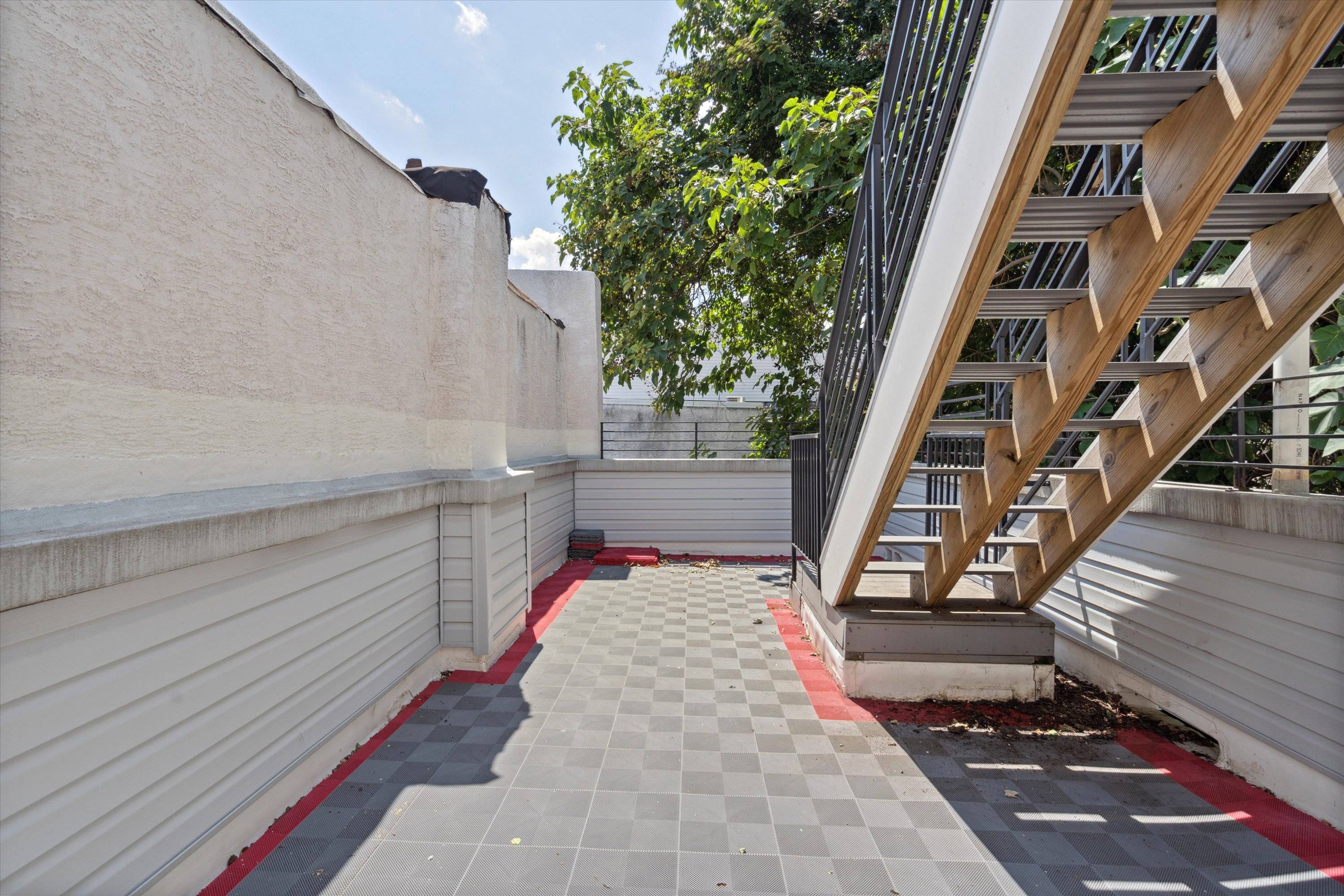1826 W Montgomery Ave