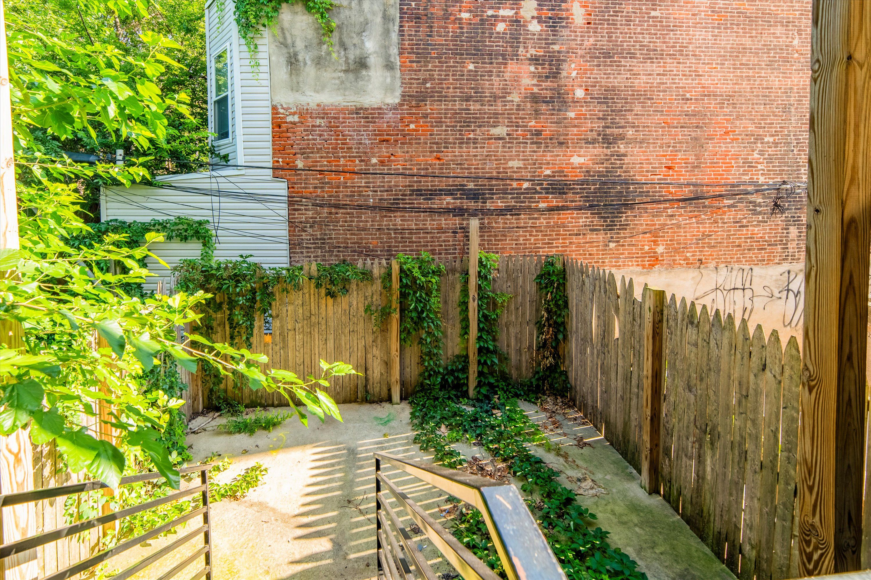 1815 W MONTGOMERY AVE