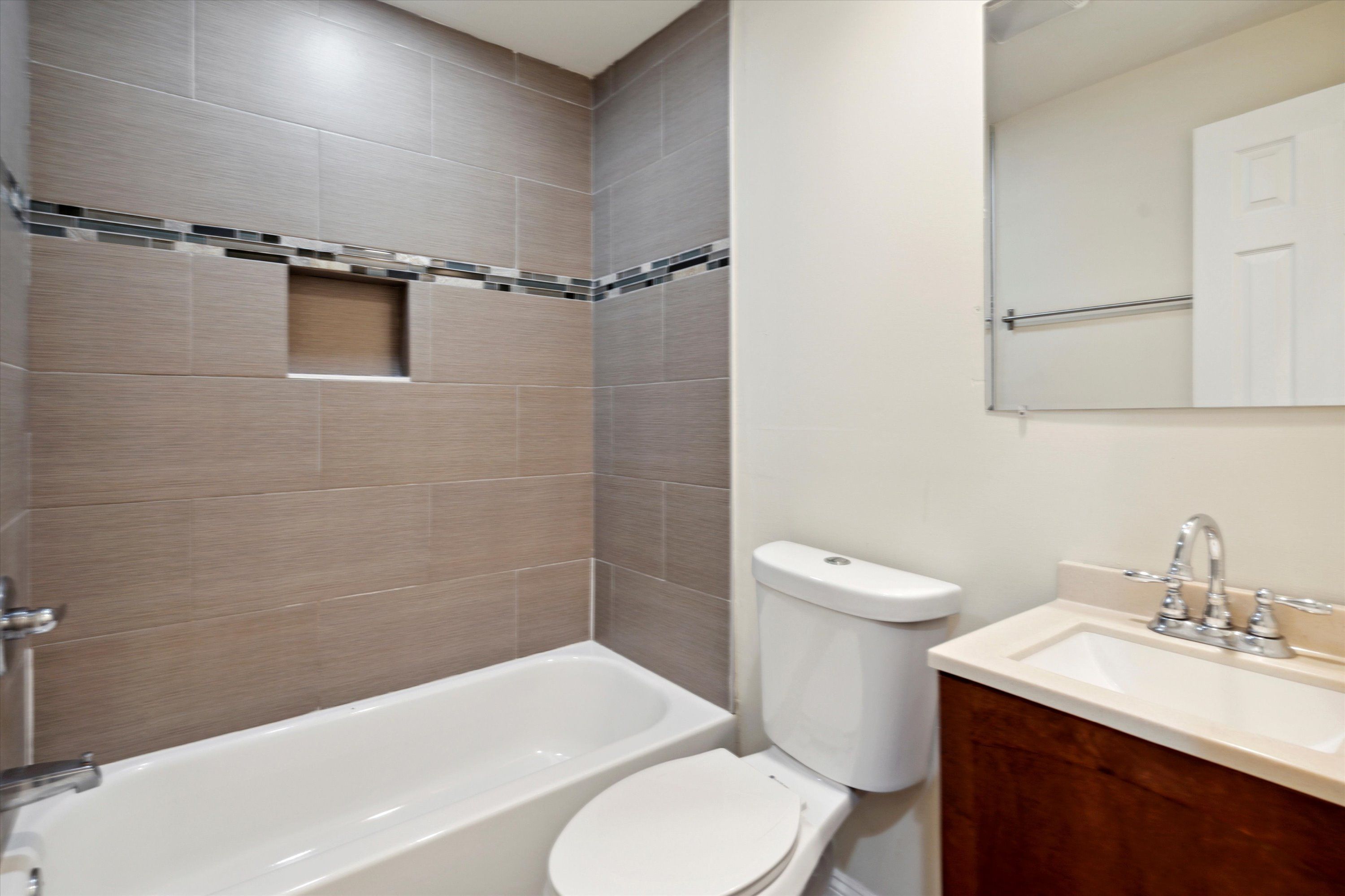 1832 W MONTGOMERY AVE Unit A