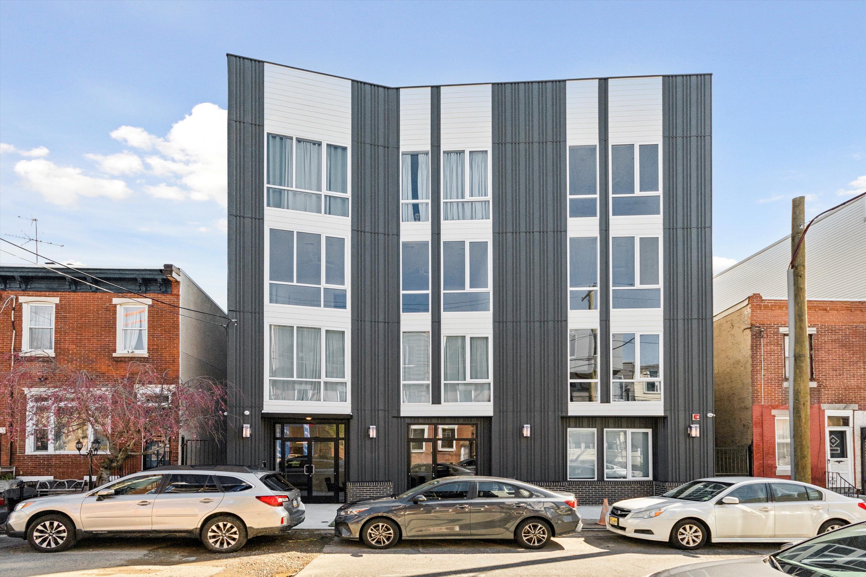 1221 E Fletcher St Unit 212