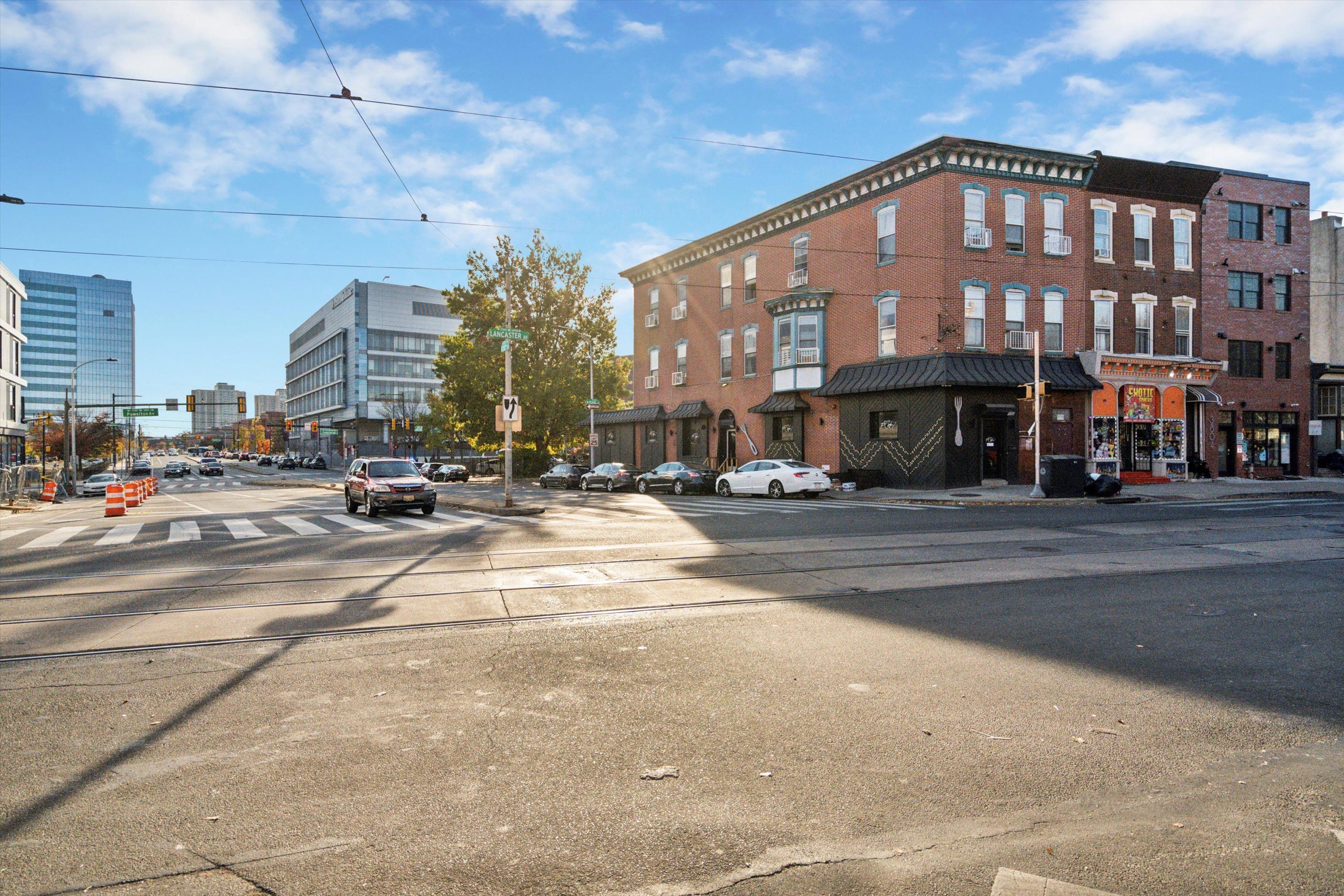3729 LANCASTER AVE Unit 400