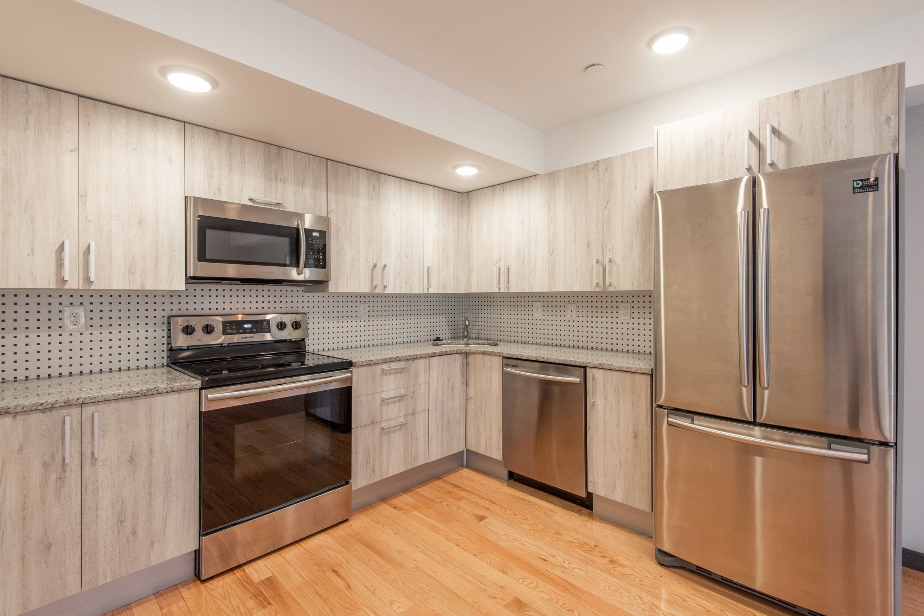 2545-47 MONTROSE ST Unit B