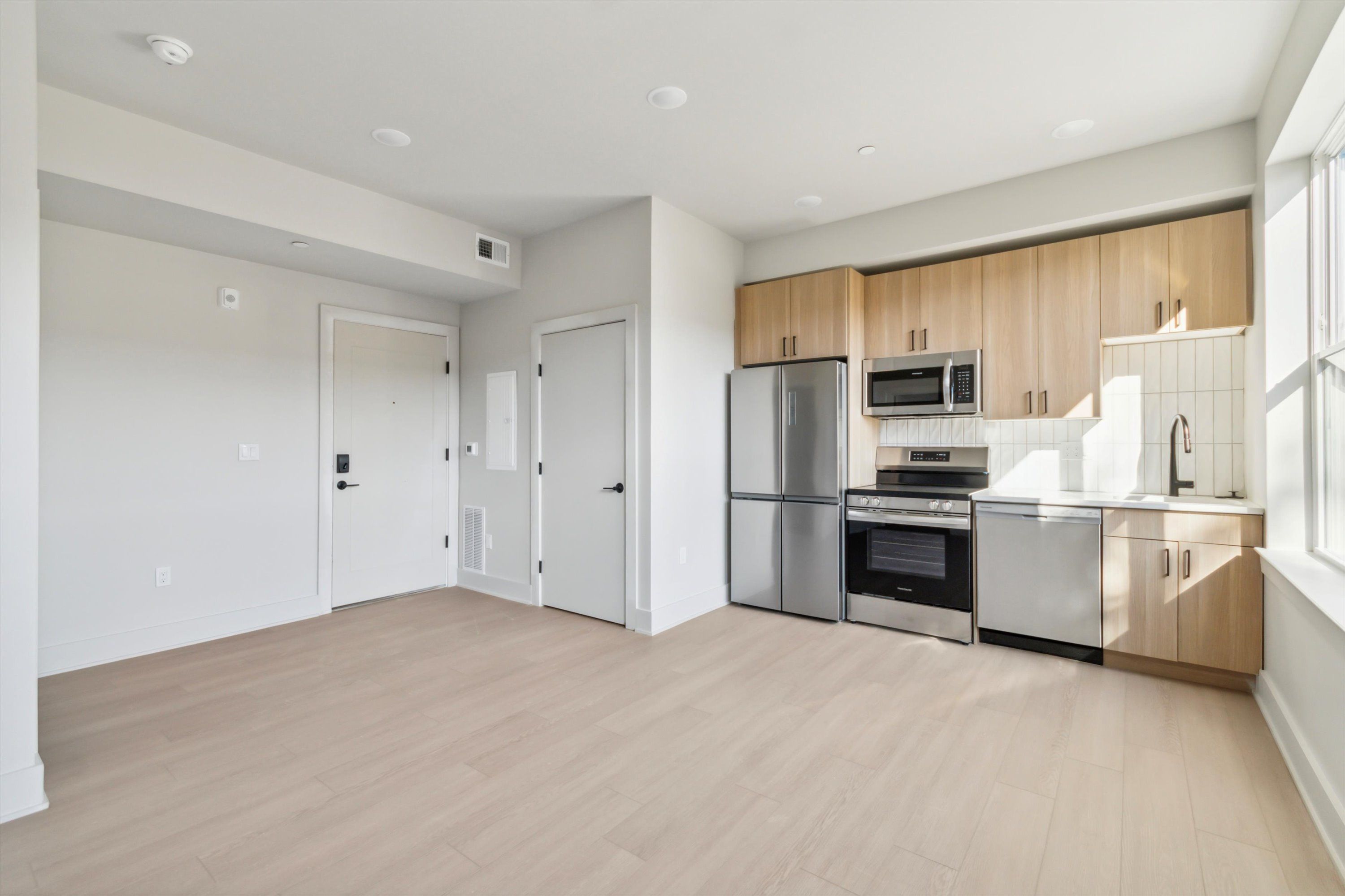 5521 Wayne Ave Unit 608