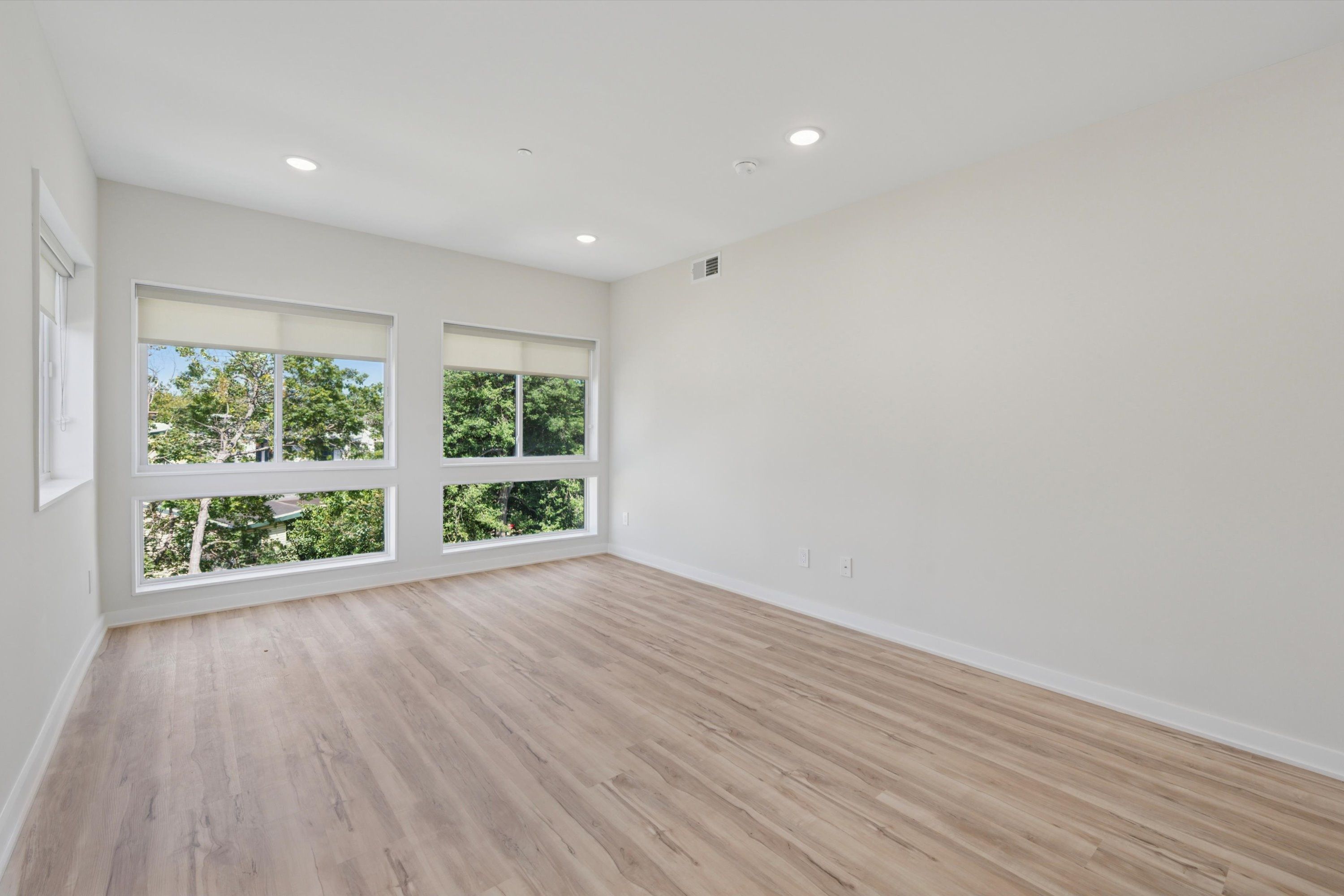 3729 LANCASTER AVE Unit 303