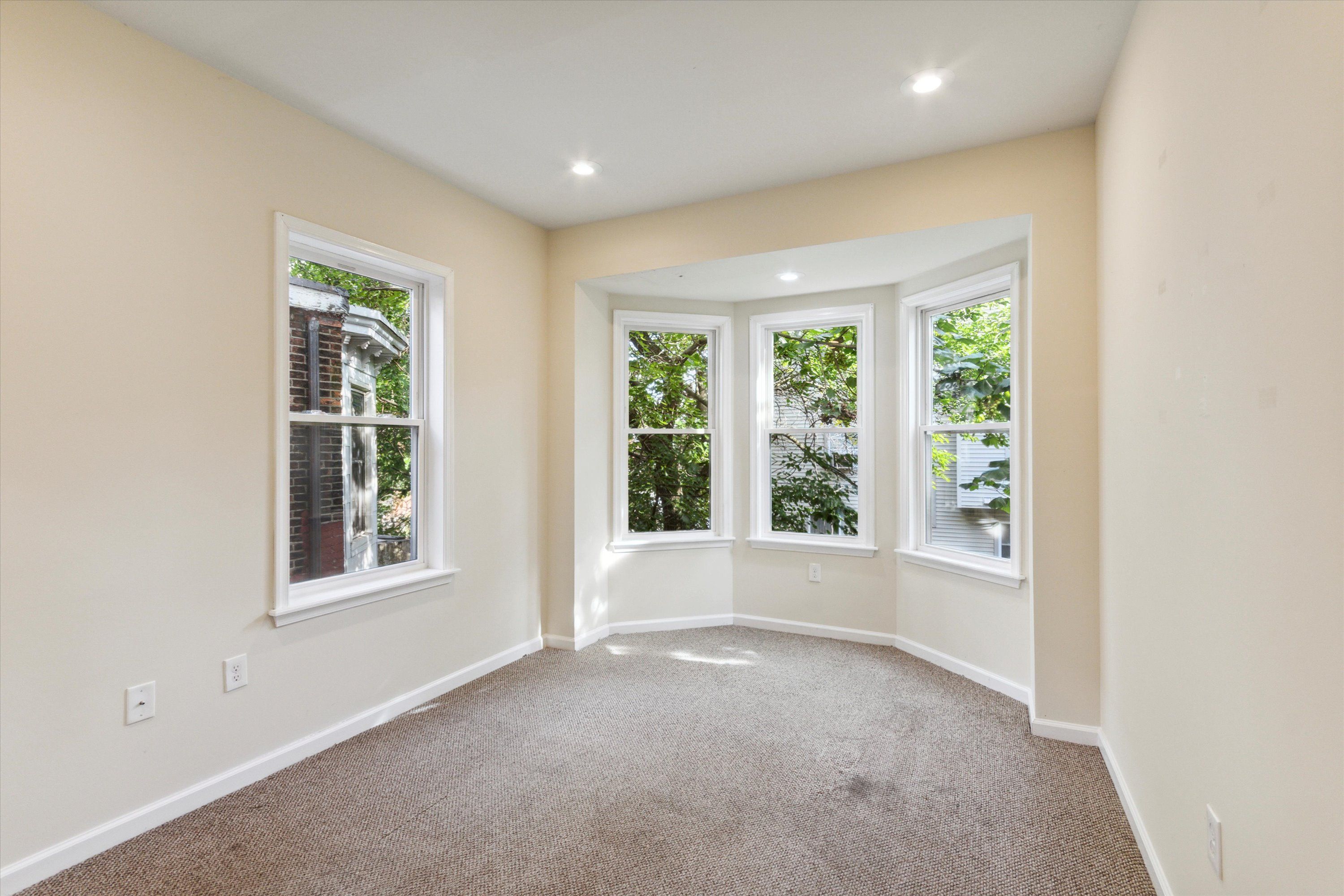 1804 W MONTGOMERY AVE