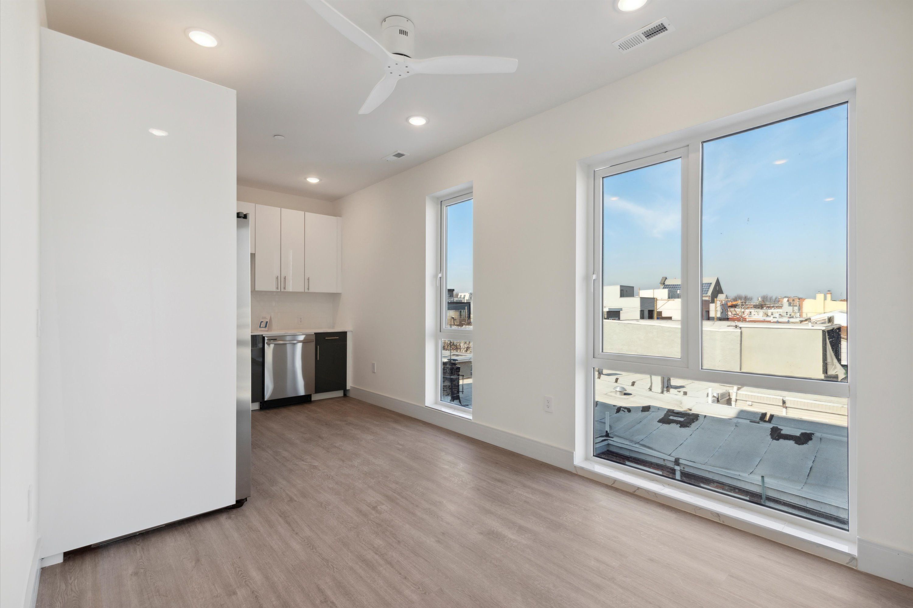 1221 E Fletcher St Unit 404