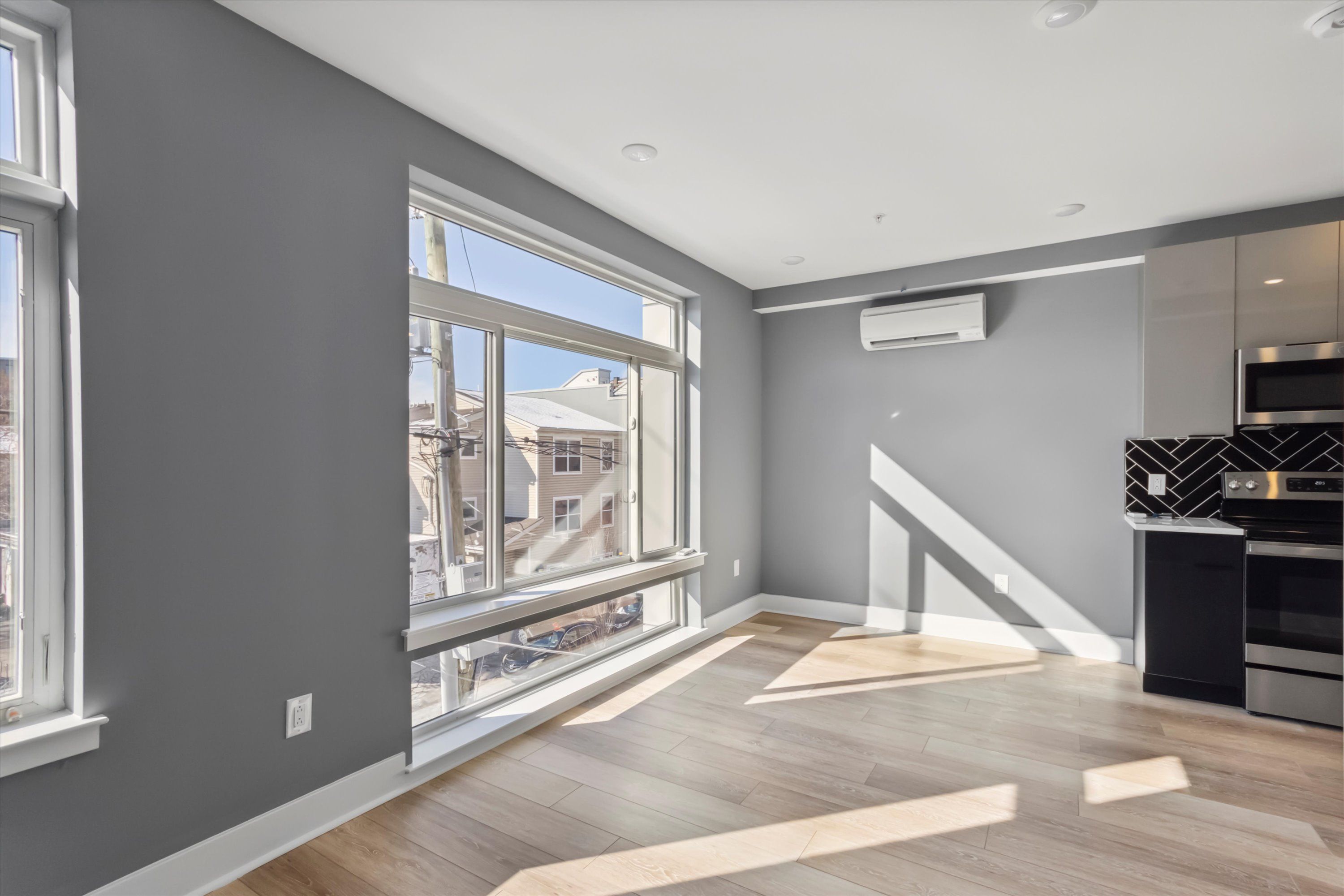 1615 POPLAR ST Unit 4