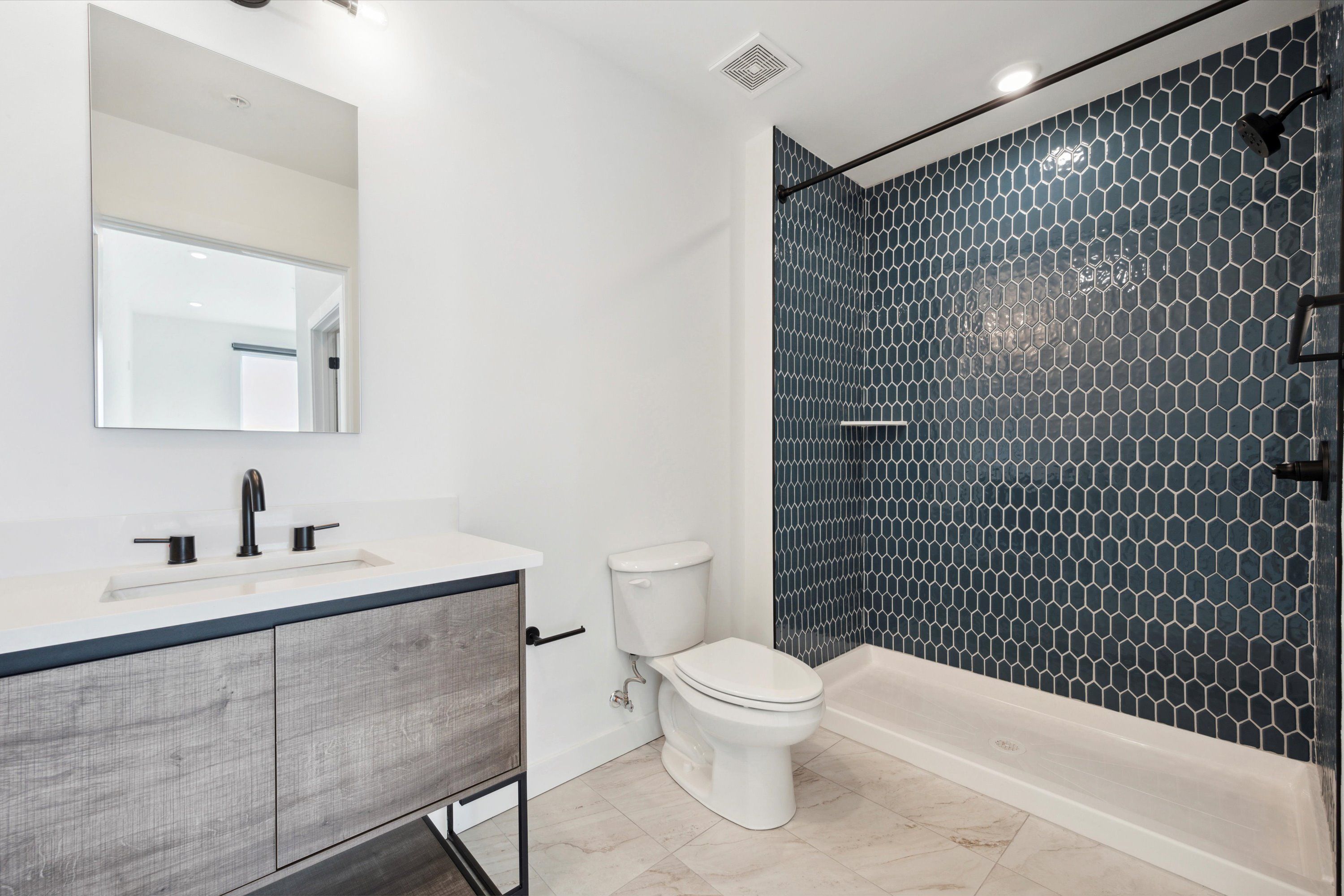 2636 E YORK ST Unit 606
