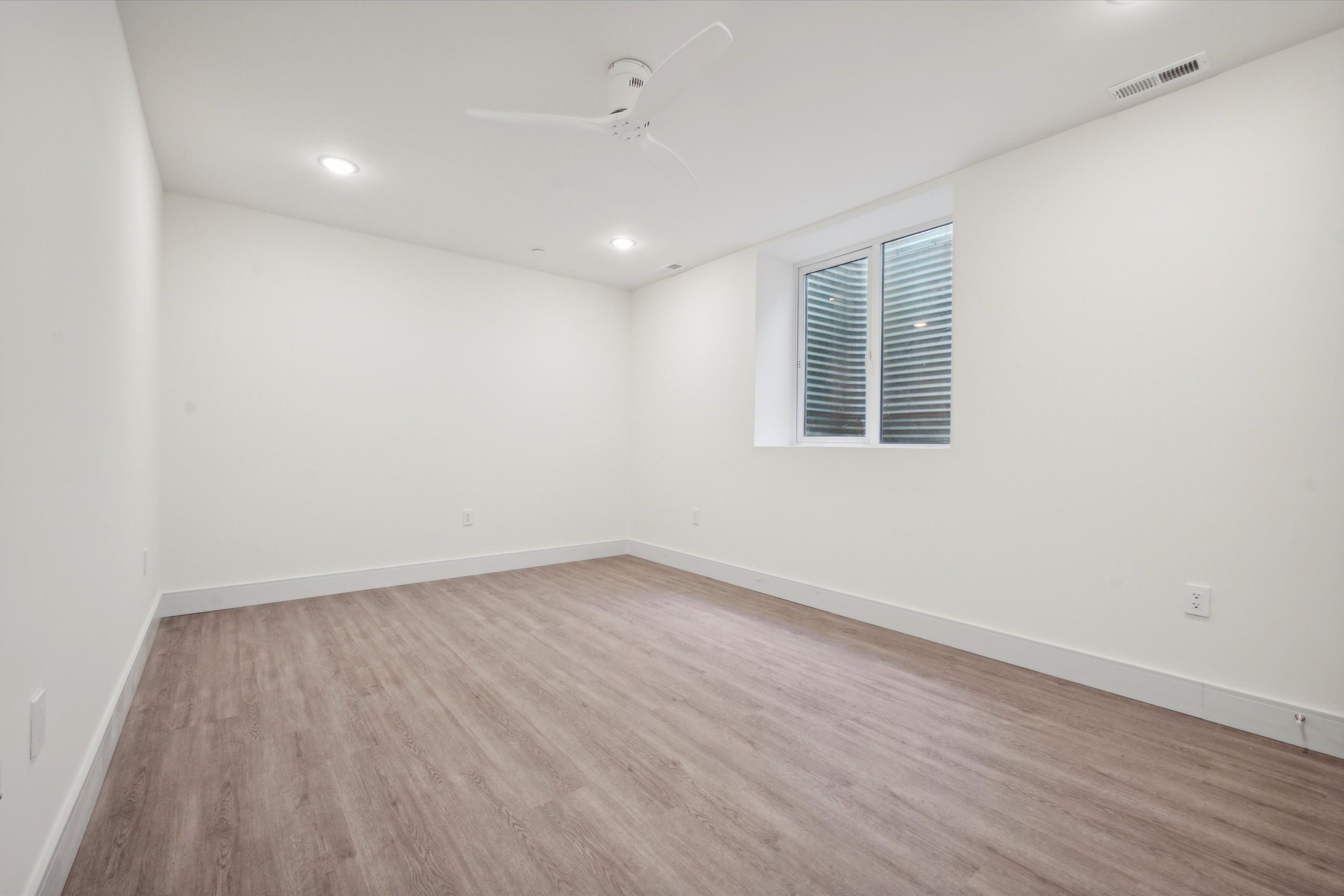 1221 E Fletcher St Unit 107