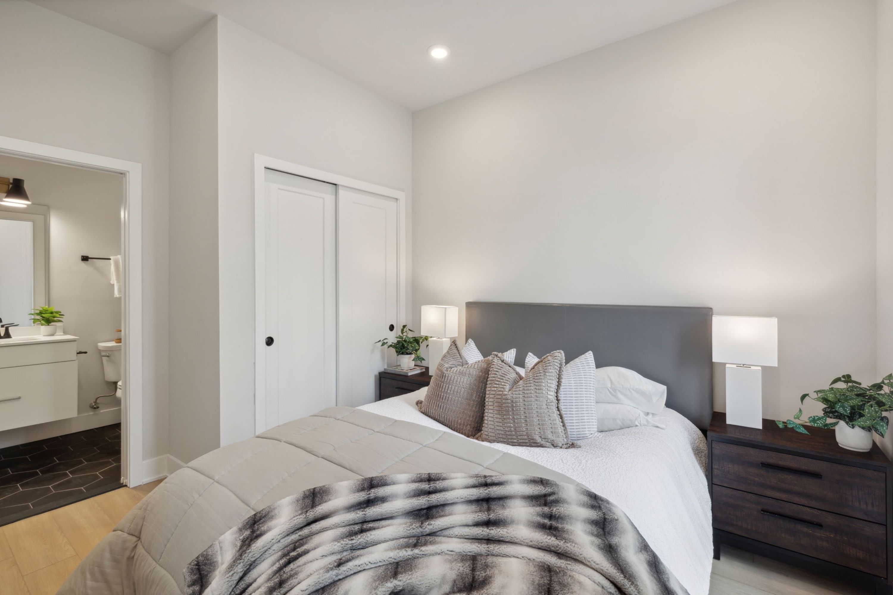 6910 Ridge Avenue Unit 412