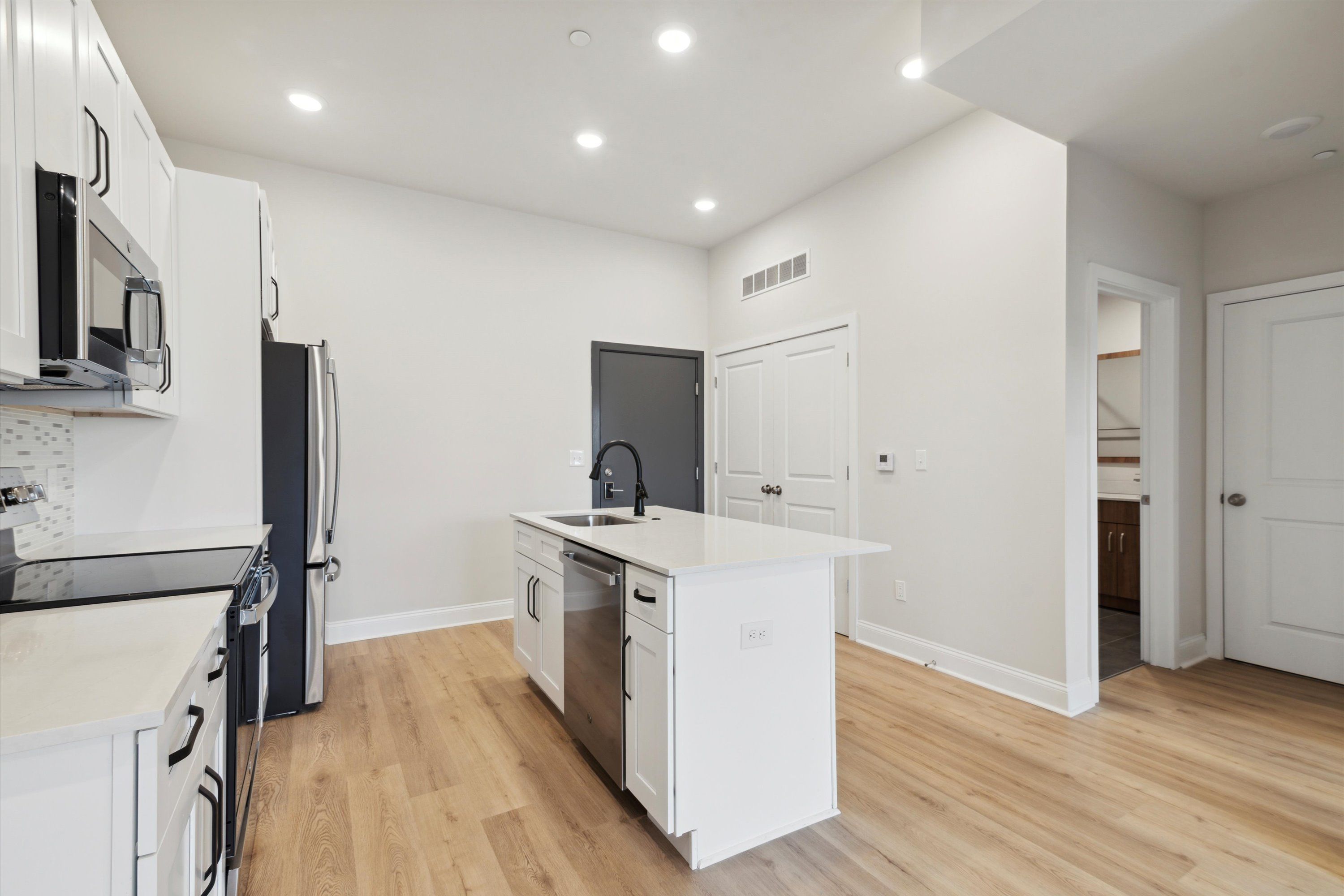 2157 E LEHIGH AVE Unit 412