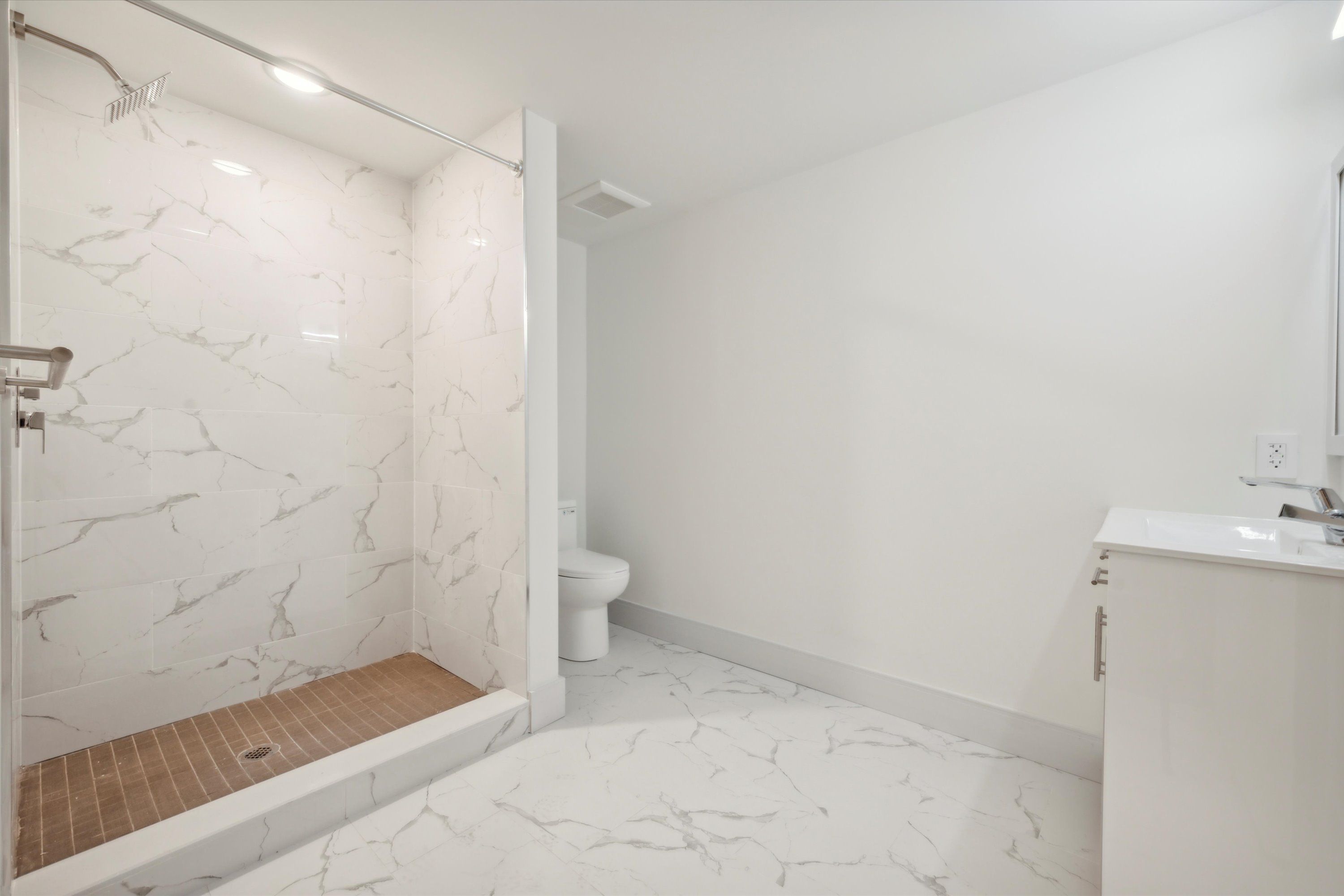 1221 E Fletcher St Unit 108