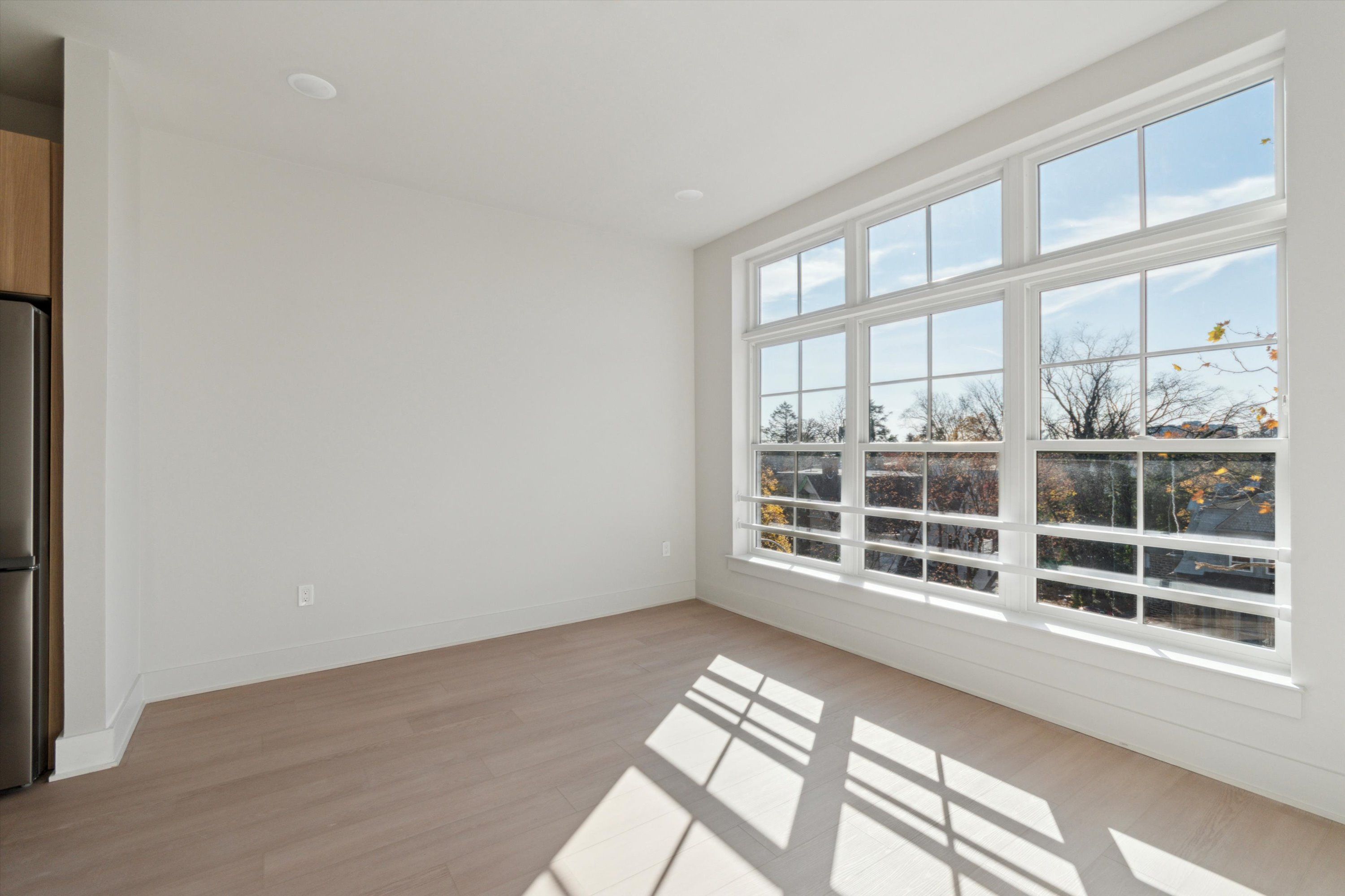 5521 Wayne Ave Unit 205