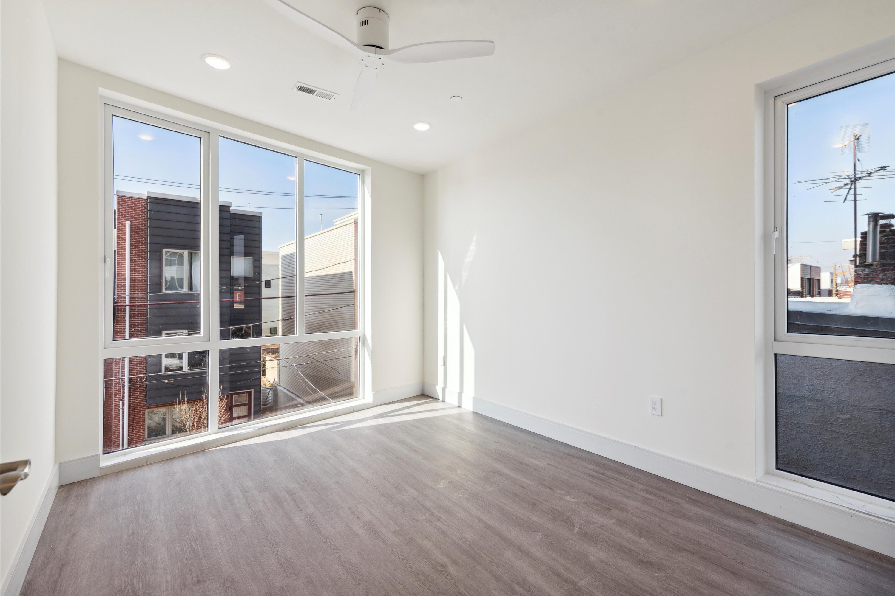 1221 E Fletcher St Unit 401