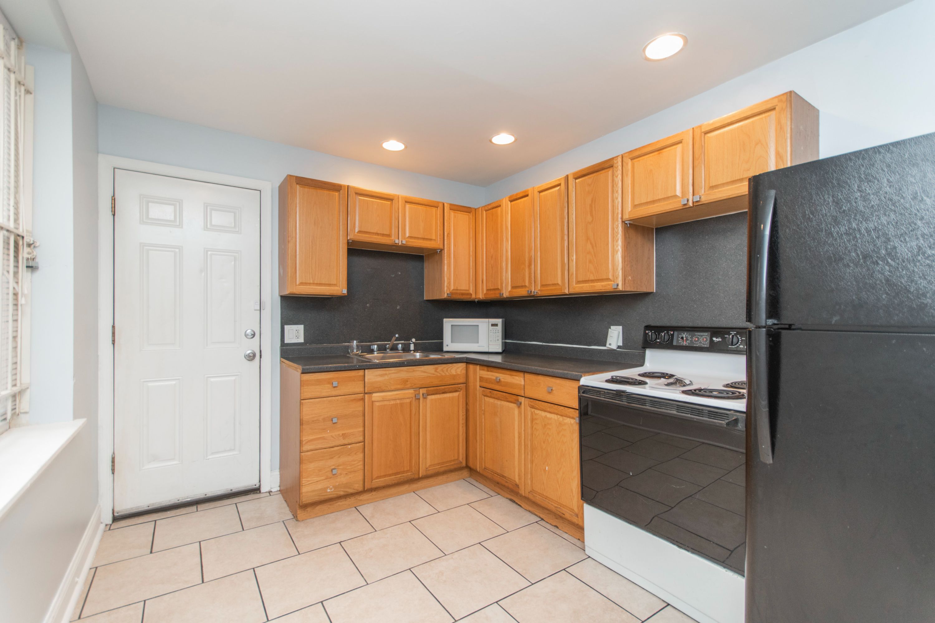 1512 W MONTGOMERY AVE