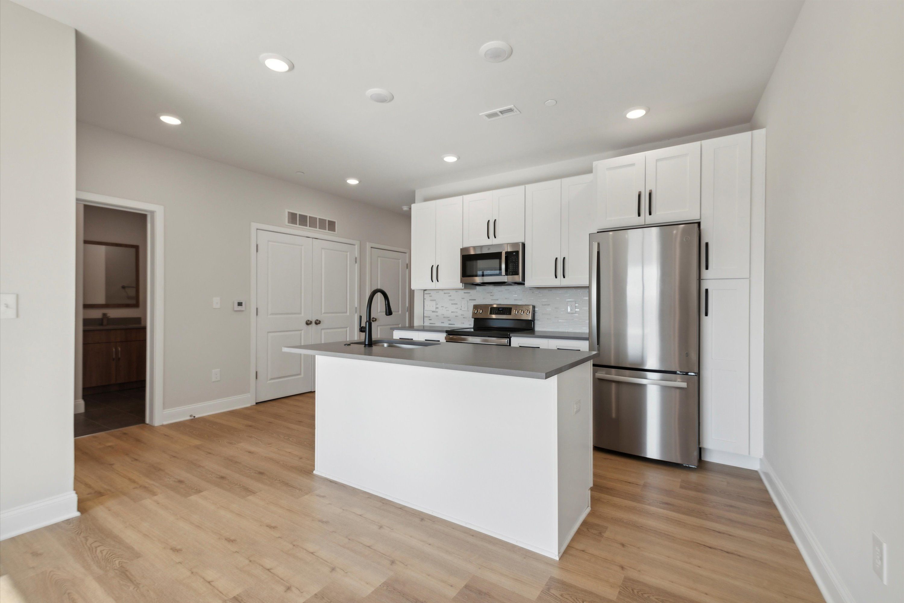 2157 E LEHIGH AVE Unit 604