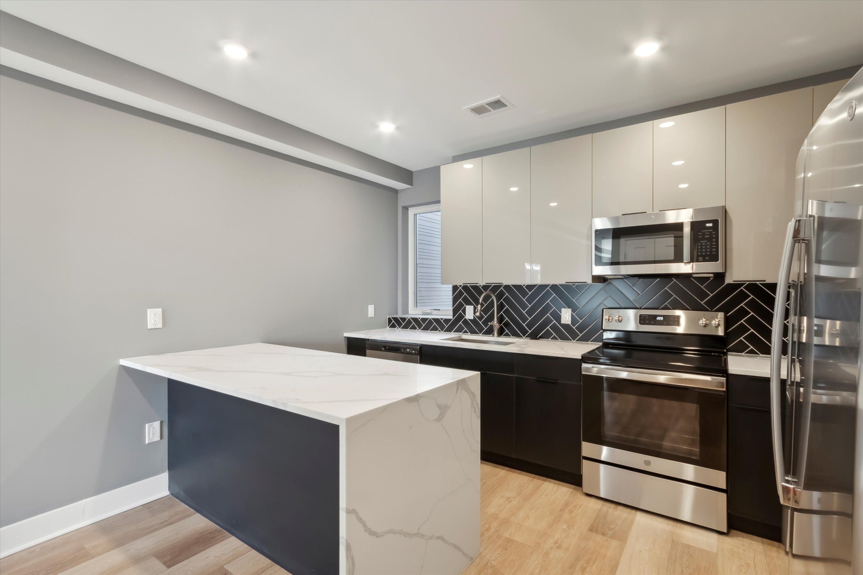 1615 POPLAR ST Unit 5