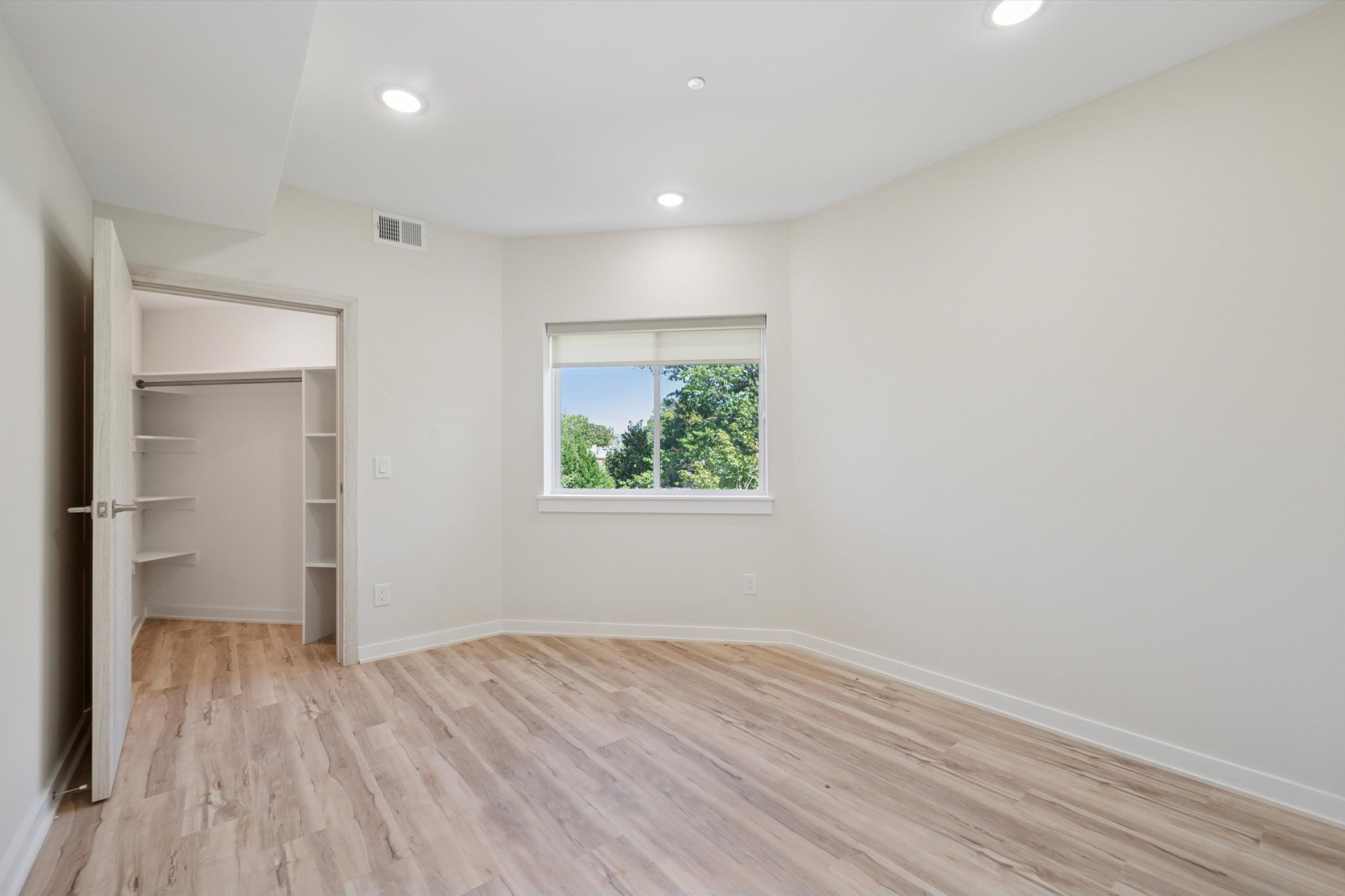 3729 LANCASTER AVE Unit 303