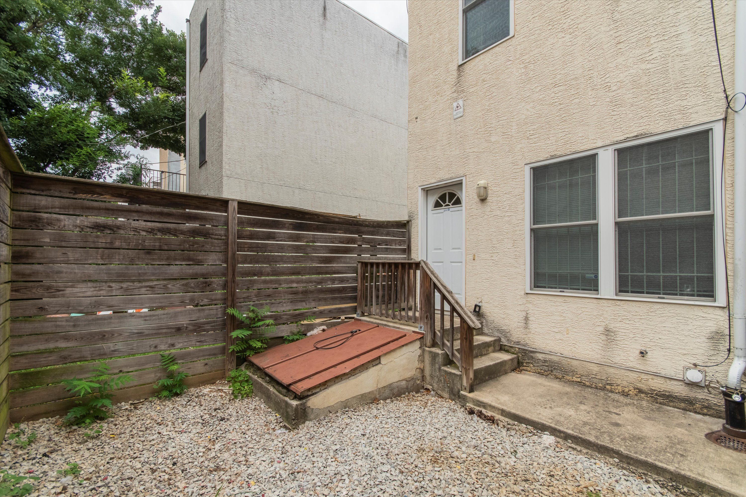 1710 Fontain ST