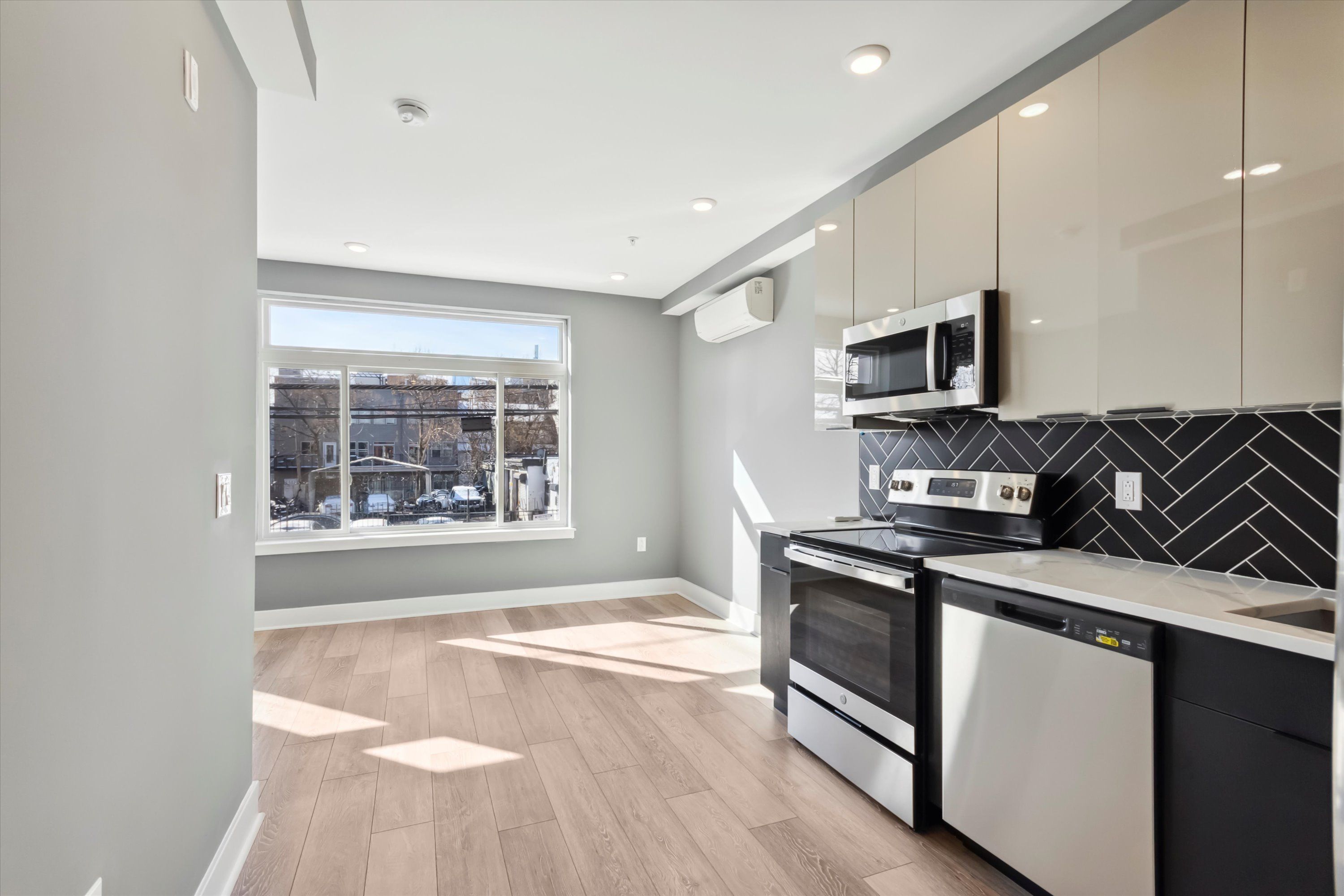 1615 POPLAR ST Unit 2
