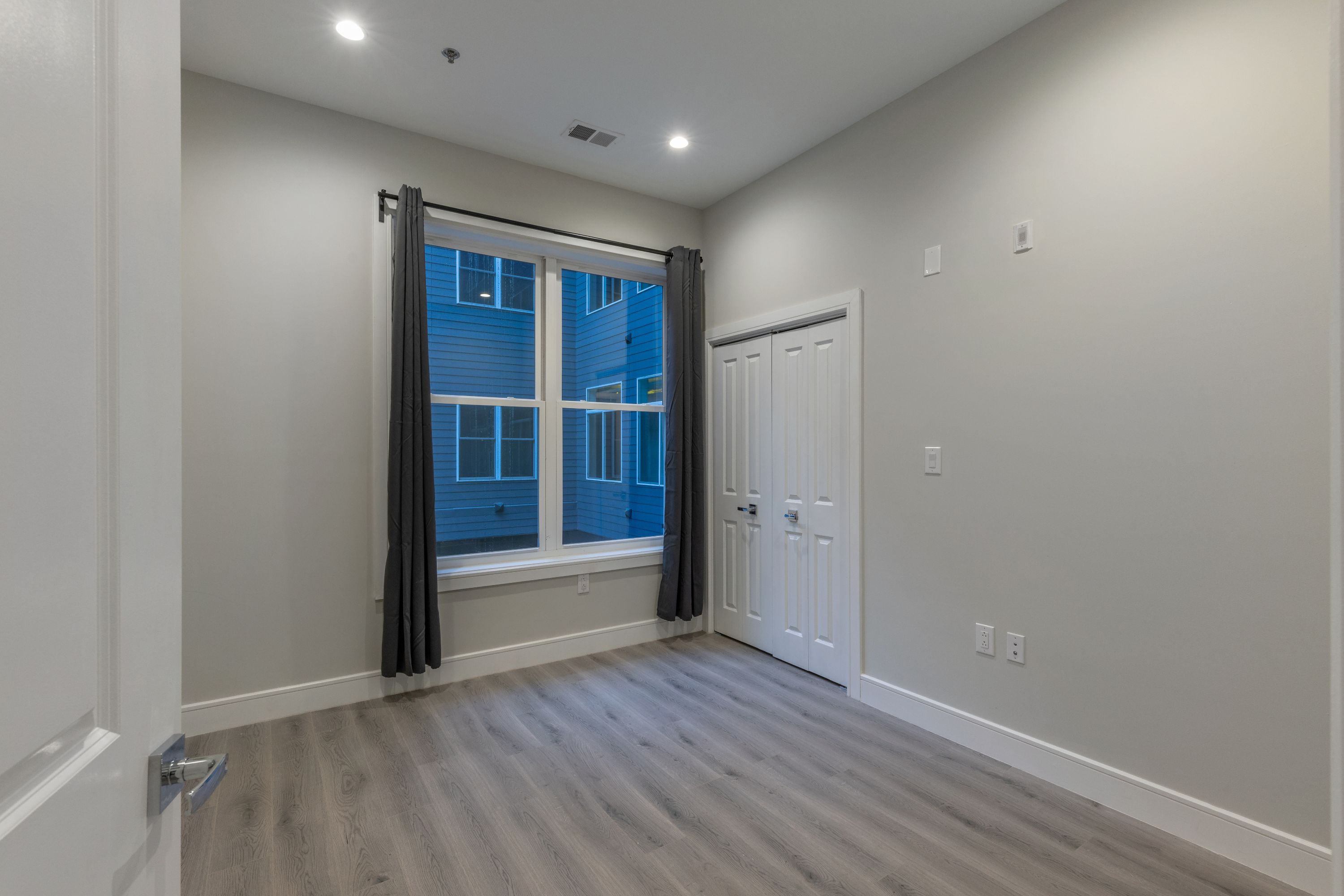 1133 E COLUMBIA AVE Unit 102