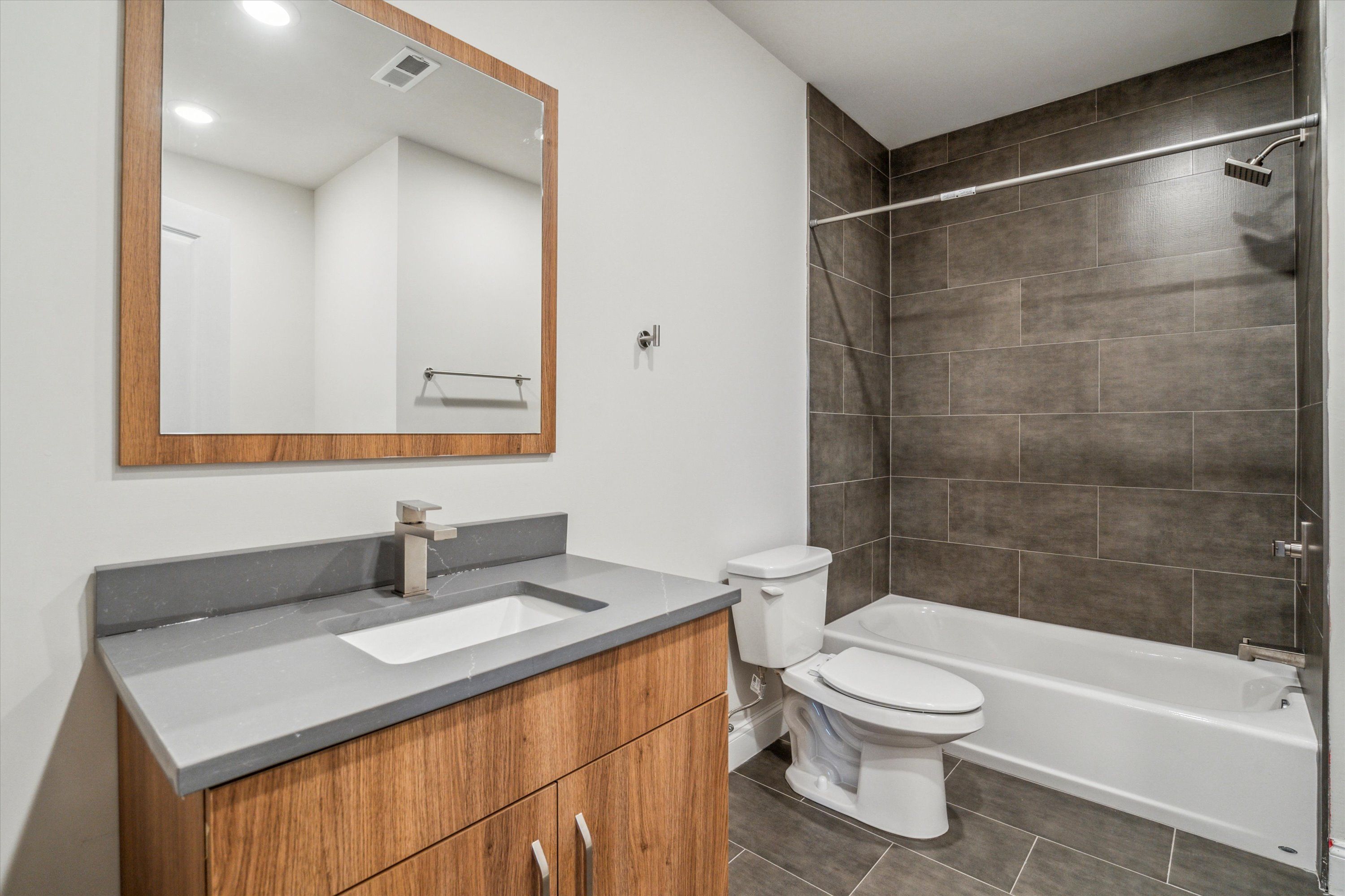 2157 E LEHIGH AVE Unit 401
