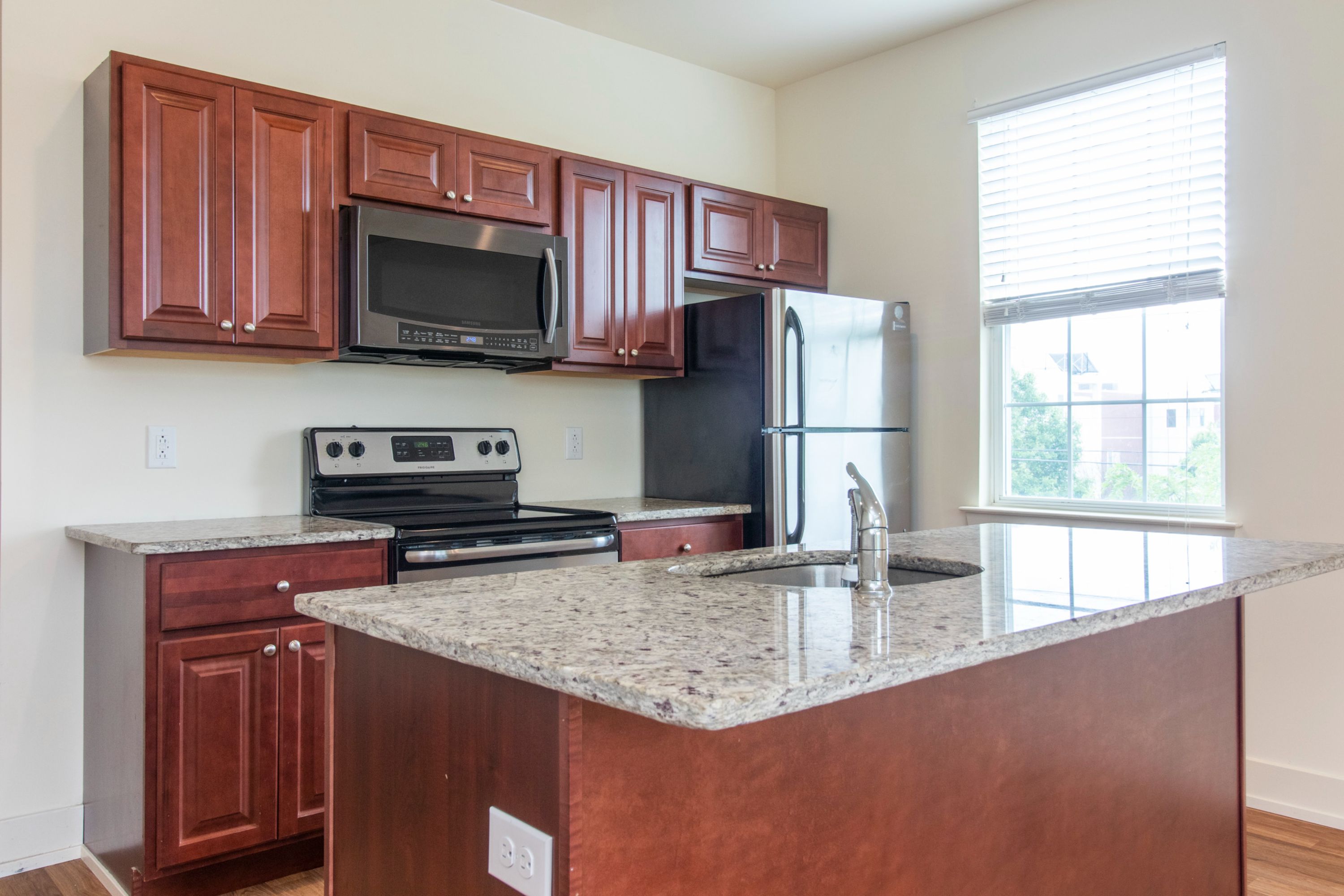 1904 N MARSHALL ST Unit 2
