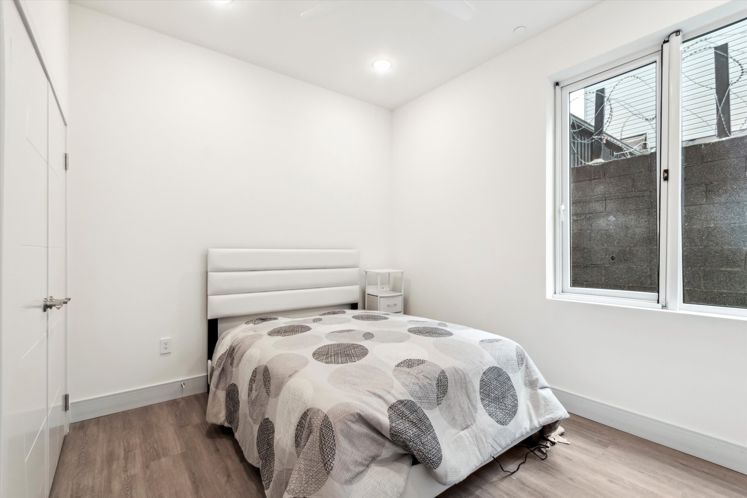 1221 E Fletcher St Unit 102