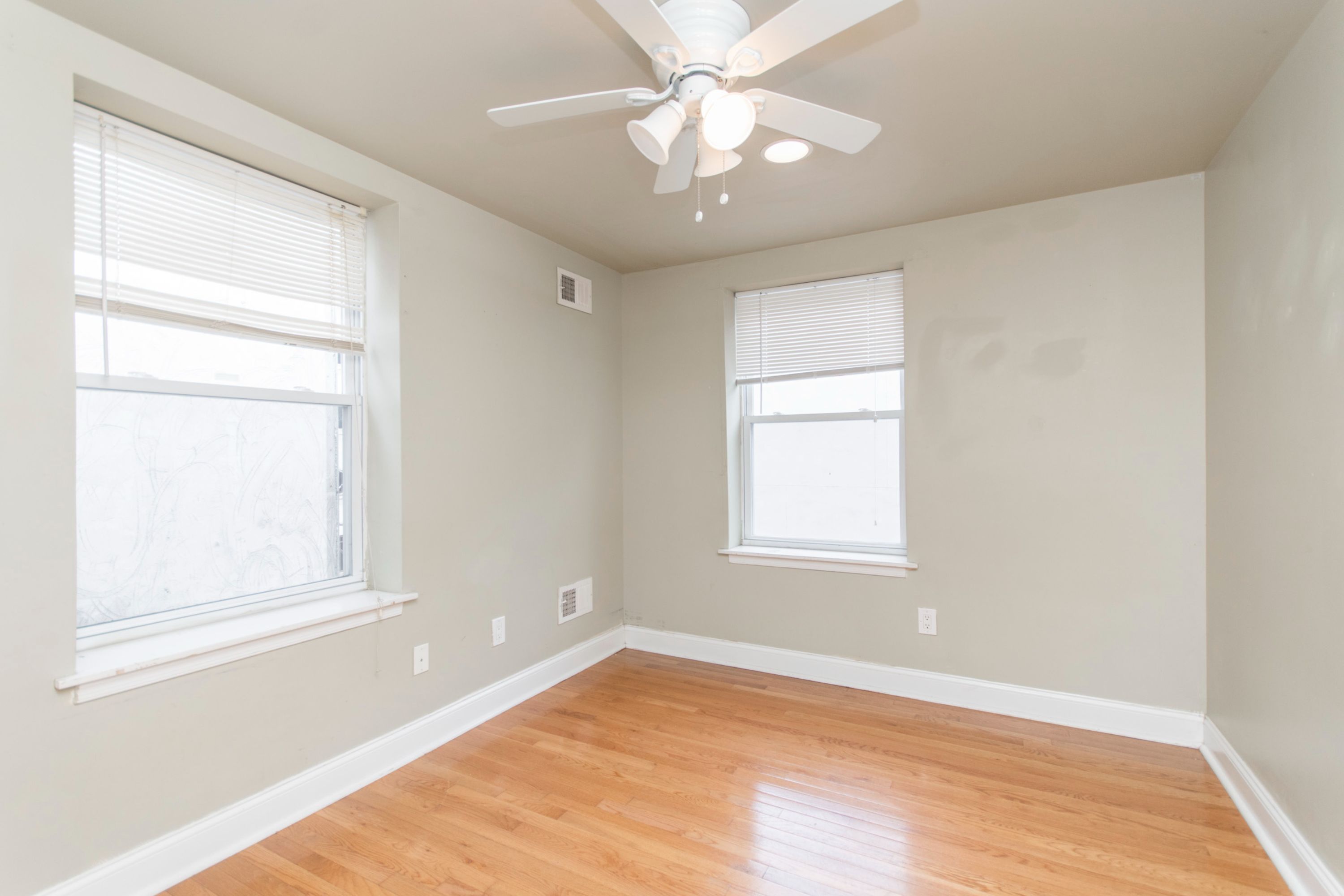 1512 W MONTGOMERY AVE