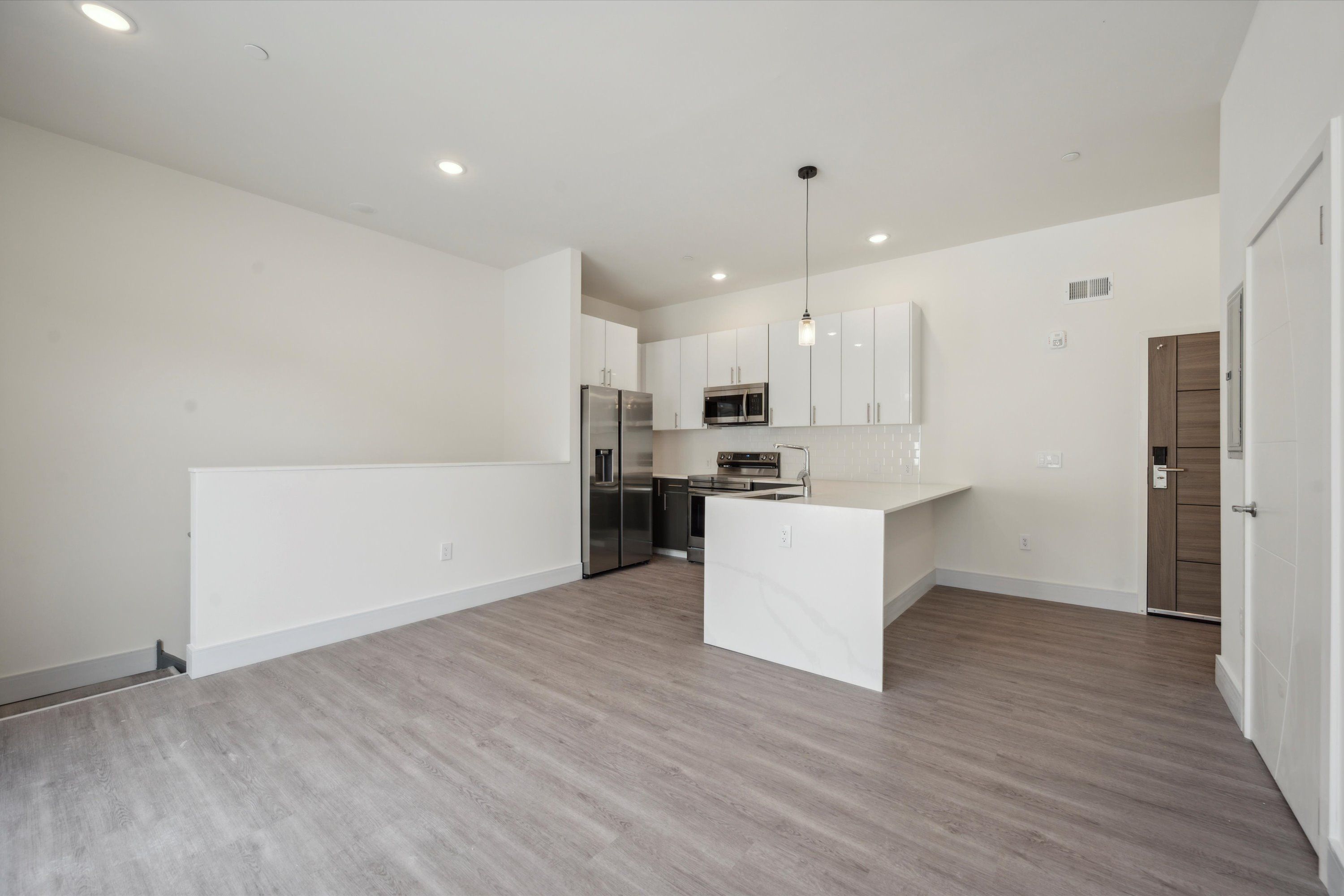 1221 E Fletcher St Unit 107