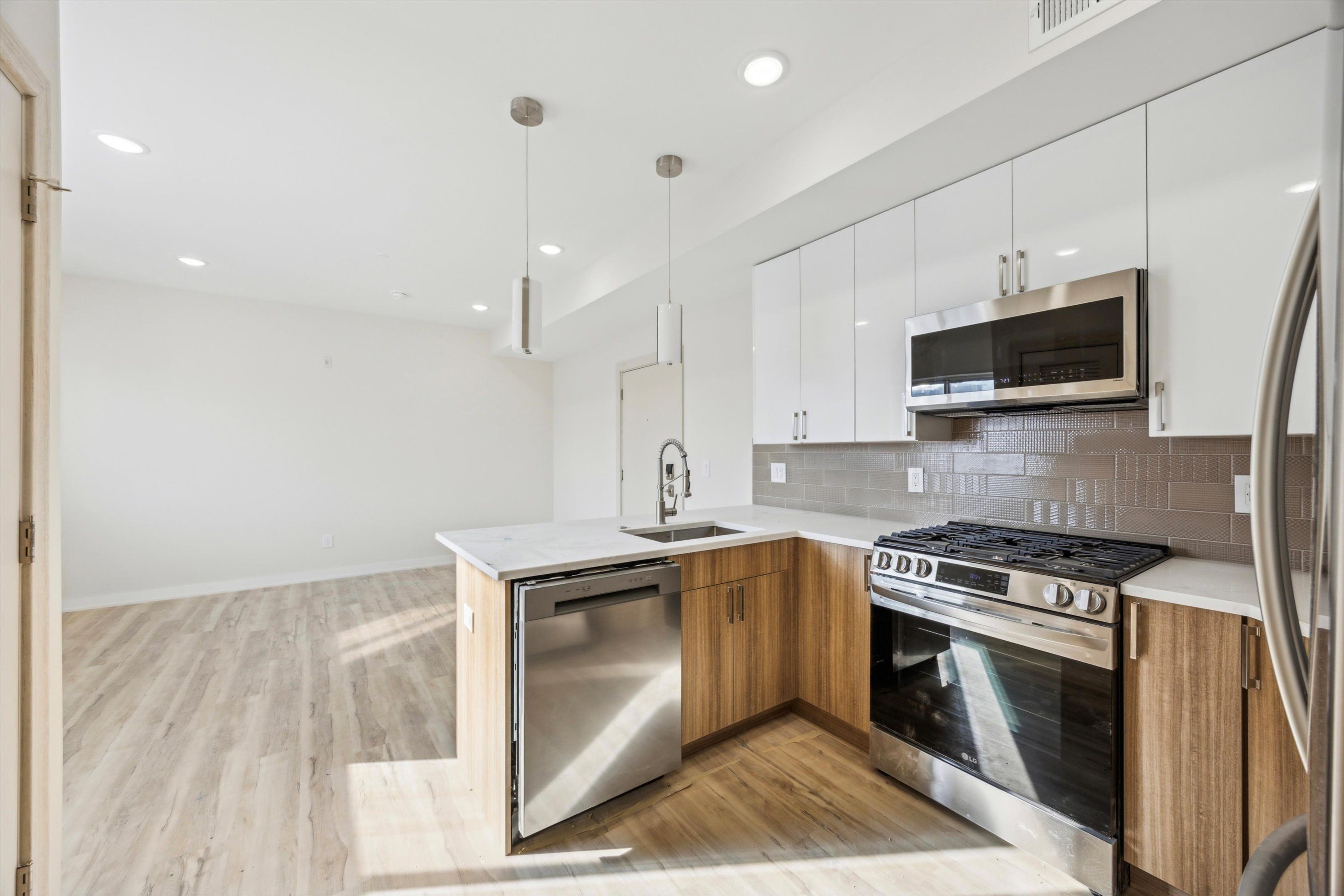 3729 LANCASTER AVE Unit 202