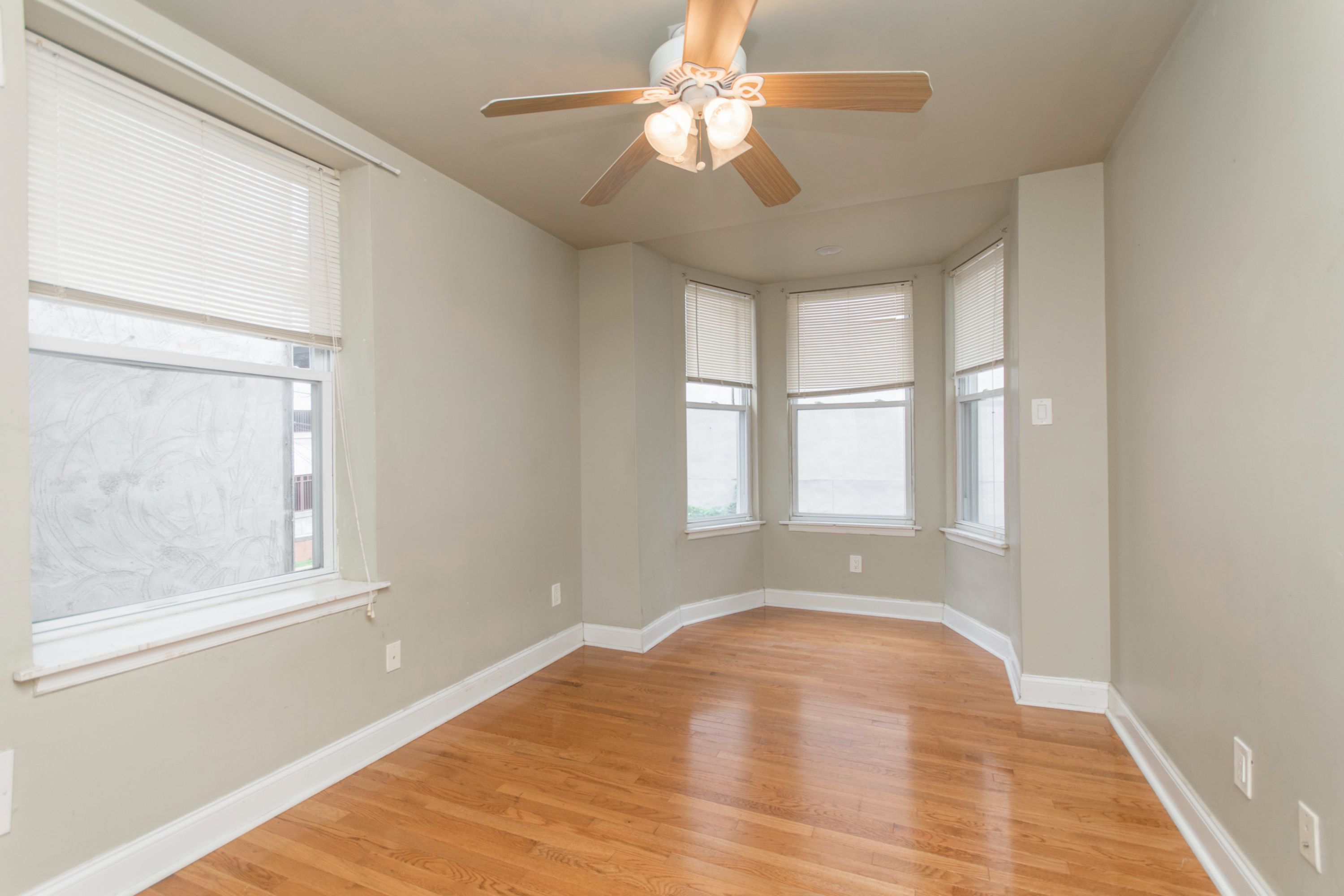 1512 W MONTGOMERY AVE