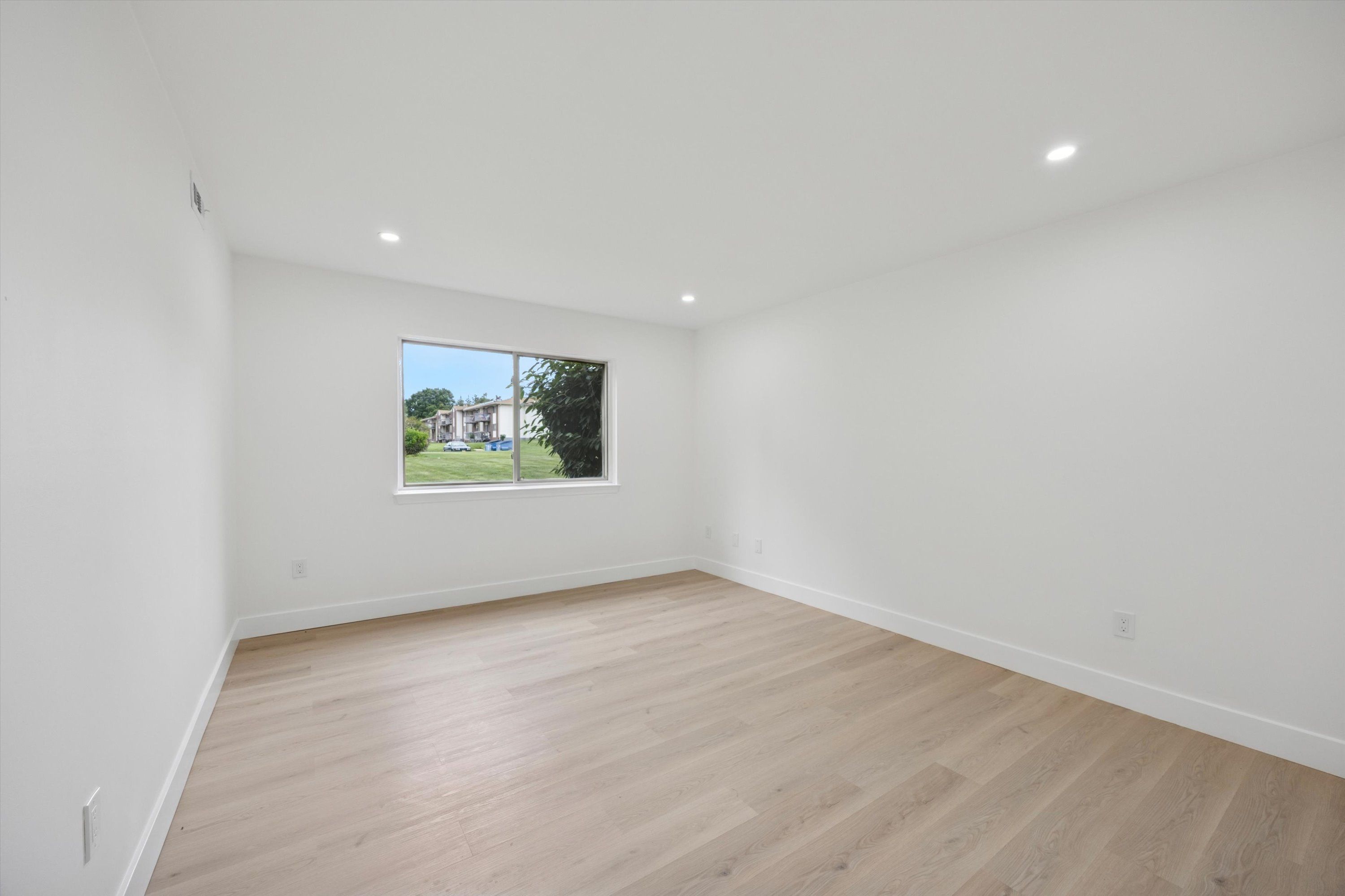 511 Bradley Ct