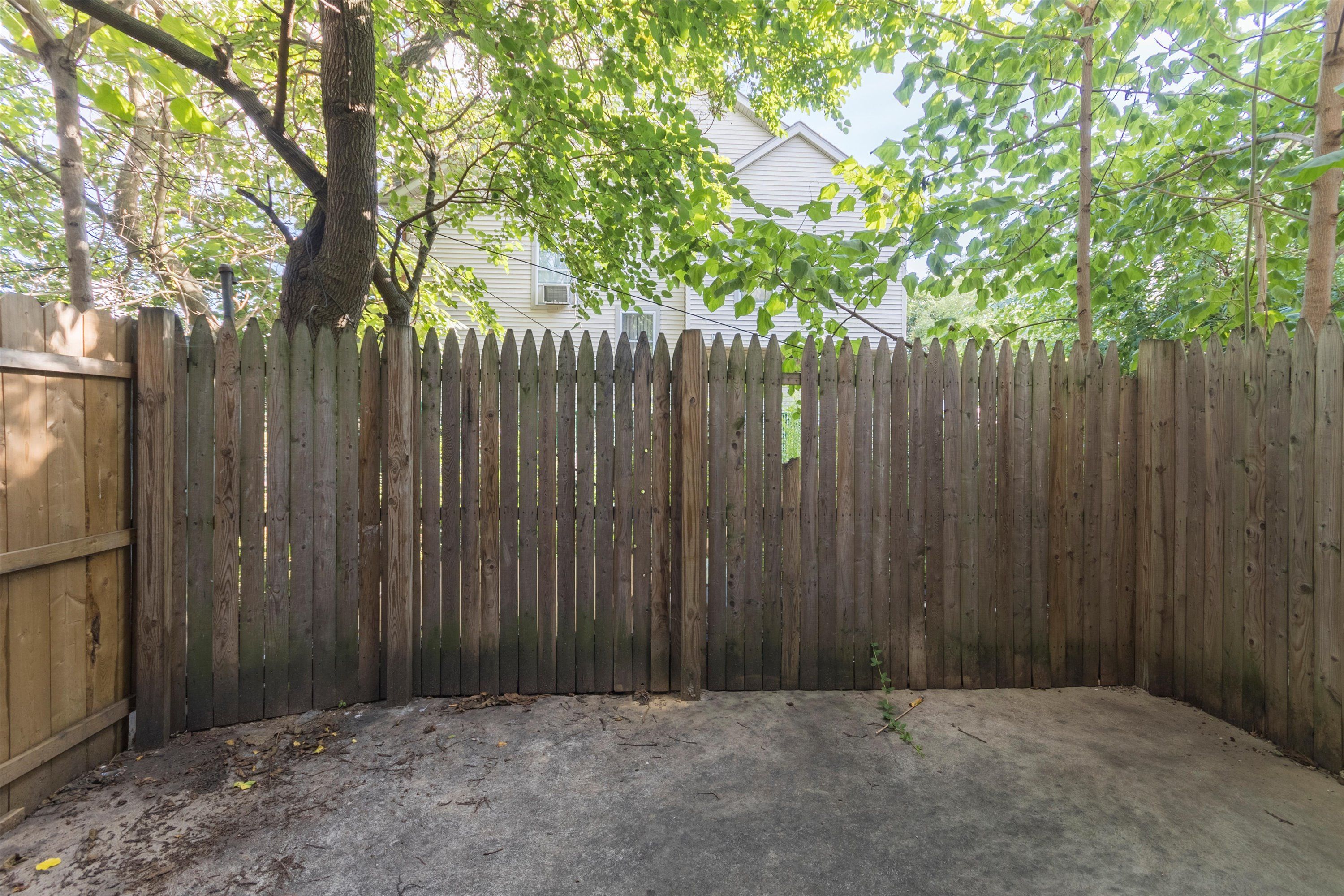 1804 W MONTGOMERY AVE