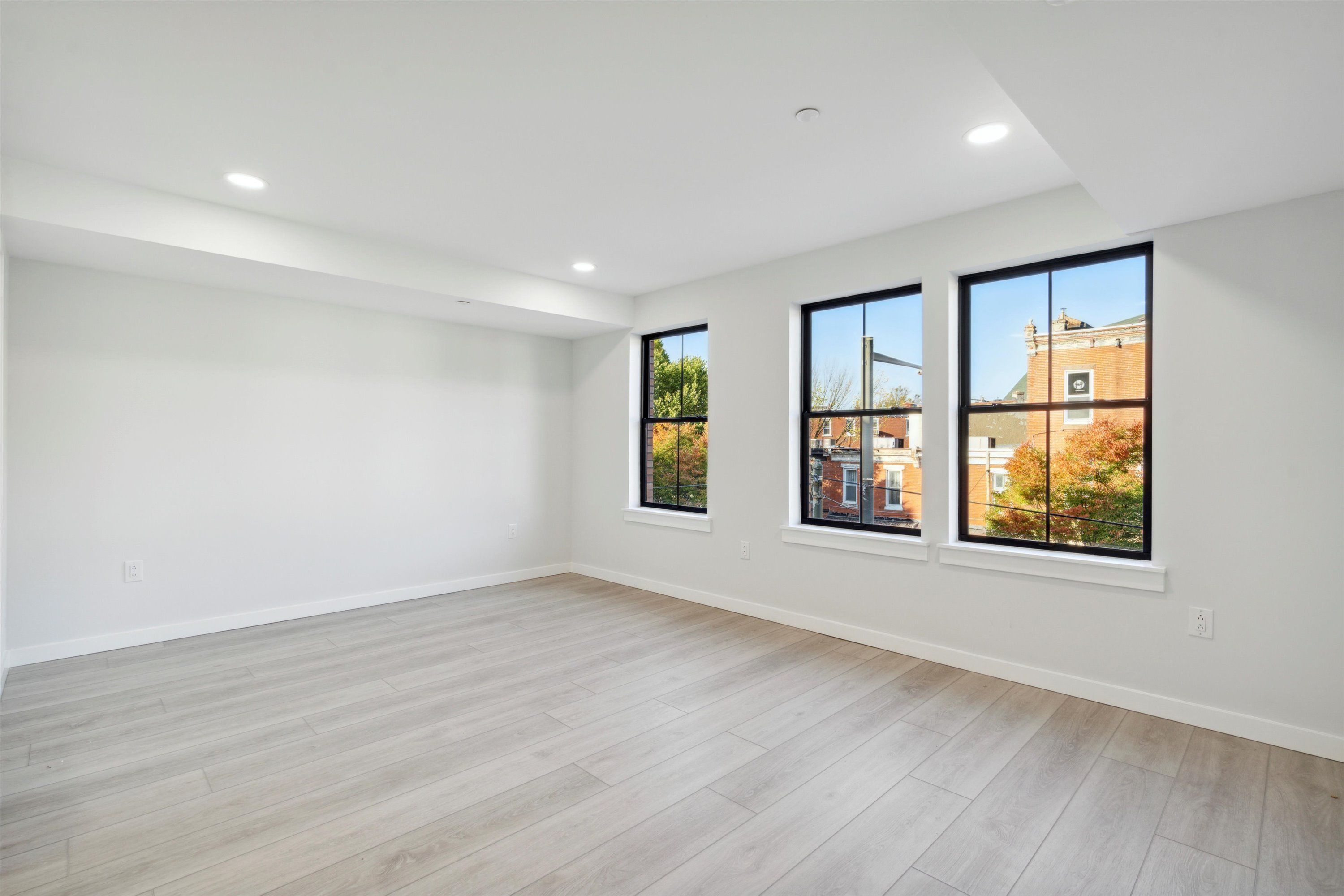 3729 LANCASTER AVE Unit 103