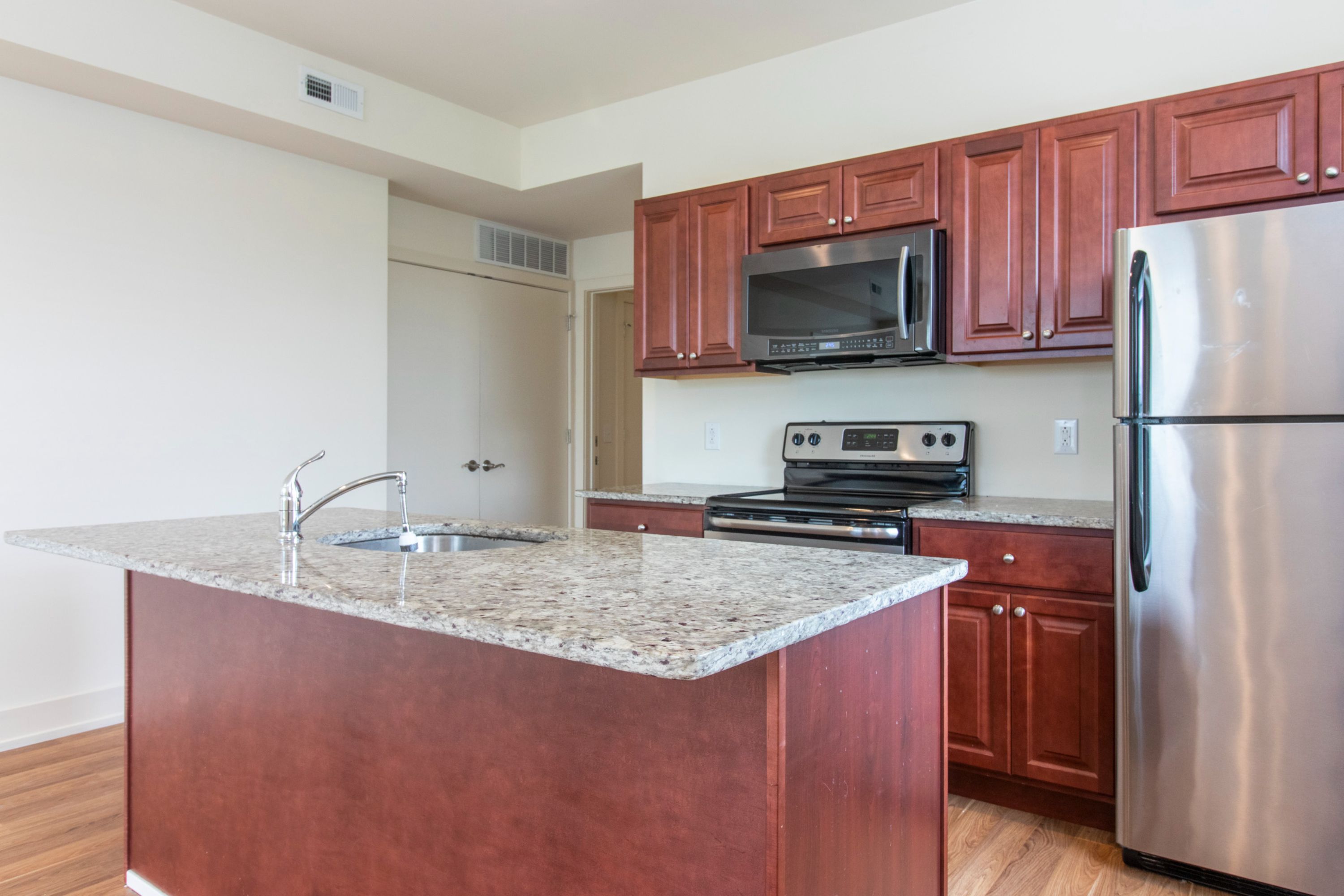 1904 N MARSHALL ST Unit 2